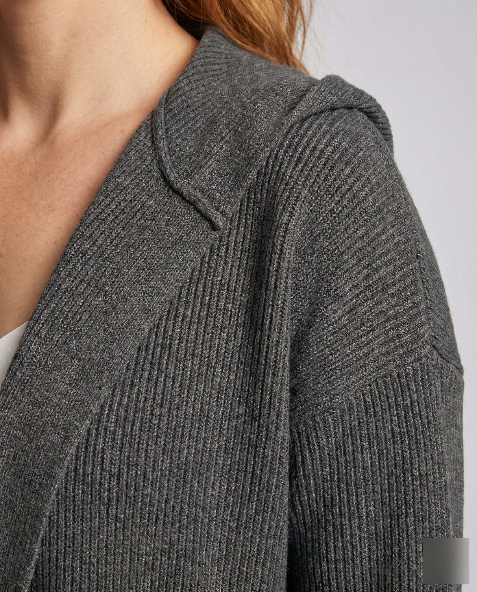 Women's cardigan with a casual fit and practical pockets - Chichicherry