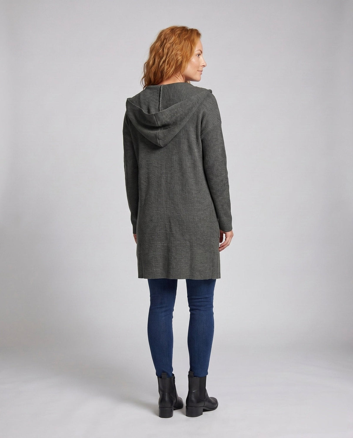 Women's cardigan with a casual fit and practical pockets - Chichicherry