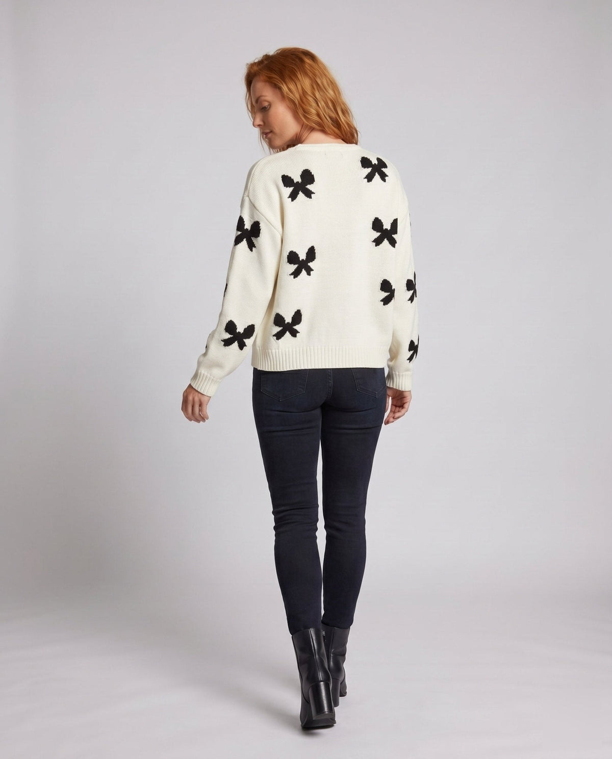 Women's cardigan with bow pattern and sporty ribbons - Chichicherry