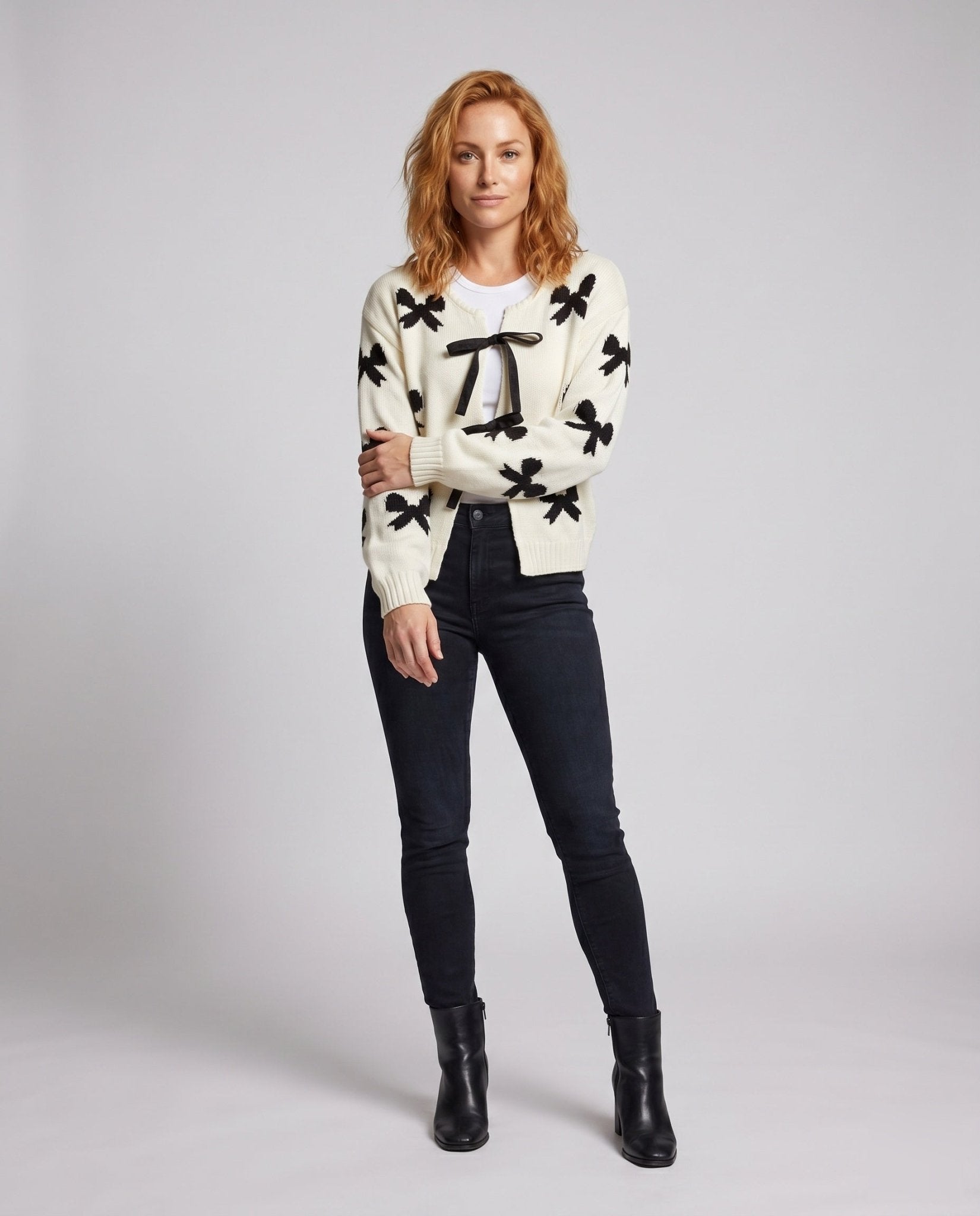 Women's cardigan with bow pattern and sporty ribbons - Chichicherry