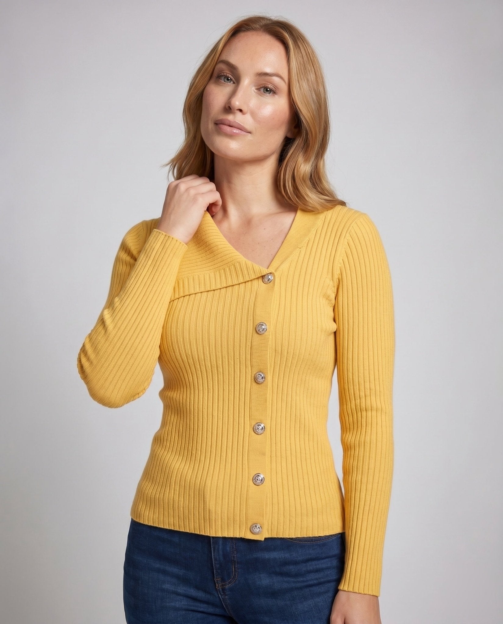 Women's cardigan with elegant lapels and fashionable button details - Chichicherry