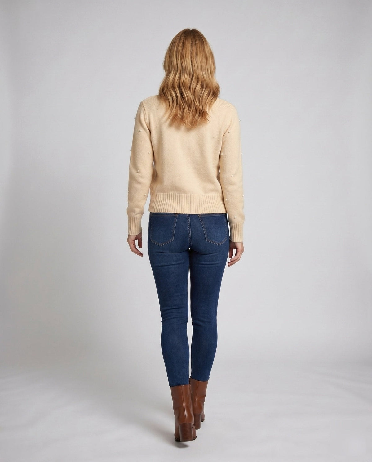 Women’s cardigan with heart-shaped buttons and elegant pearl decoration - Chichicherry