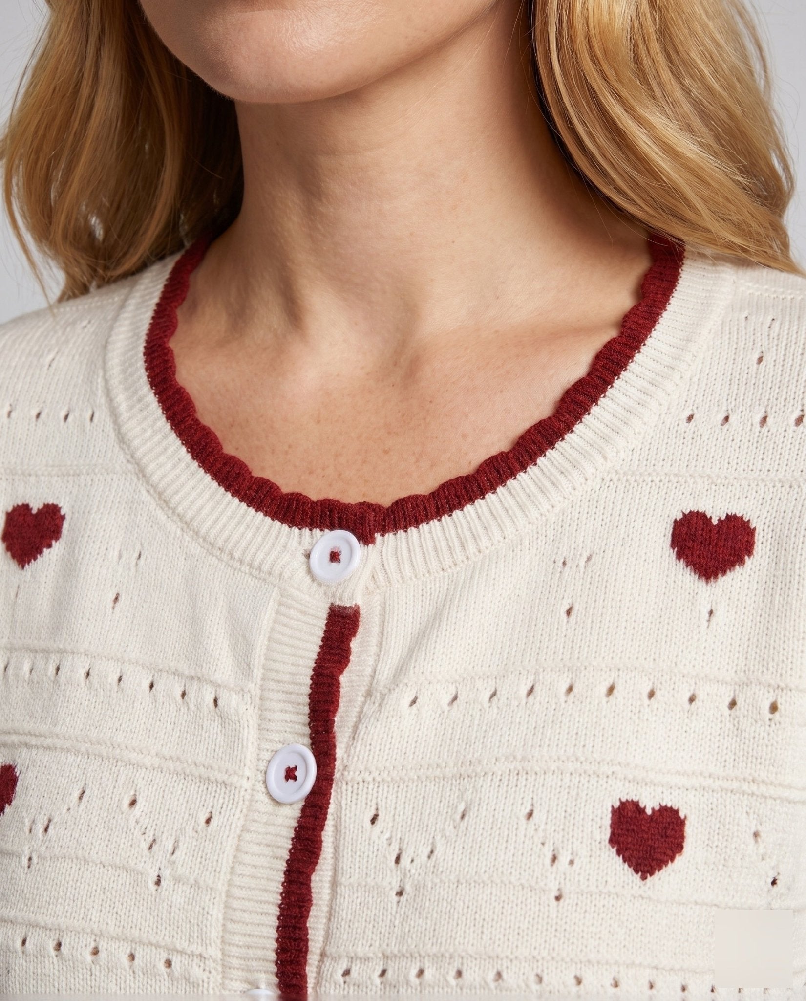 Women's cardigan with hearts and contrasting button details - Chichicherry