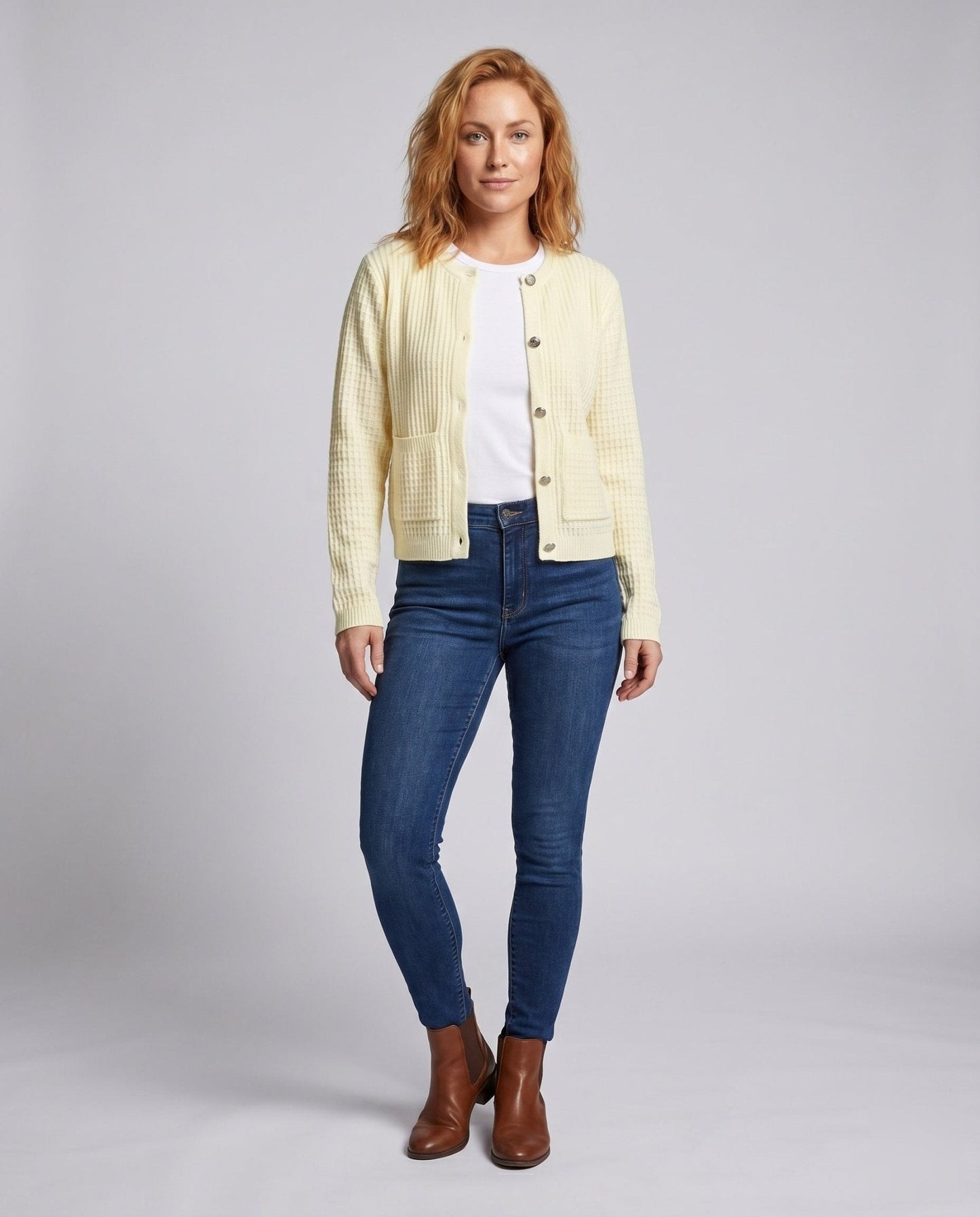 Women's cardigan with textured pattern and decorative buttons - Chichicherry