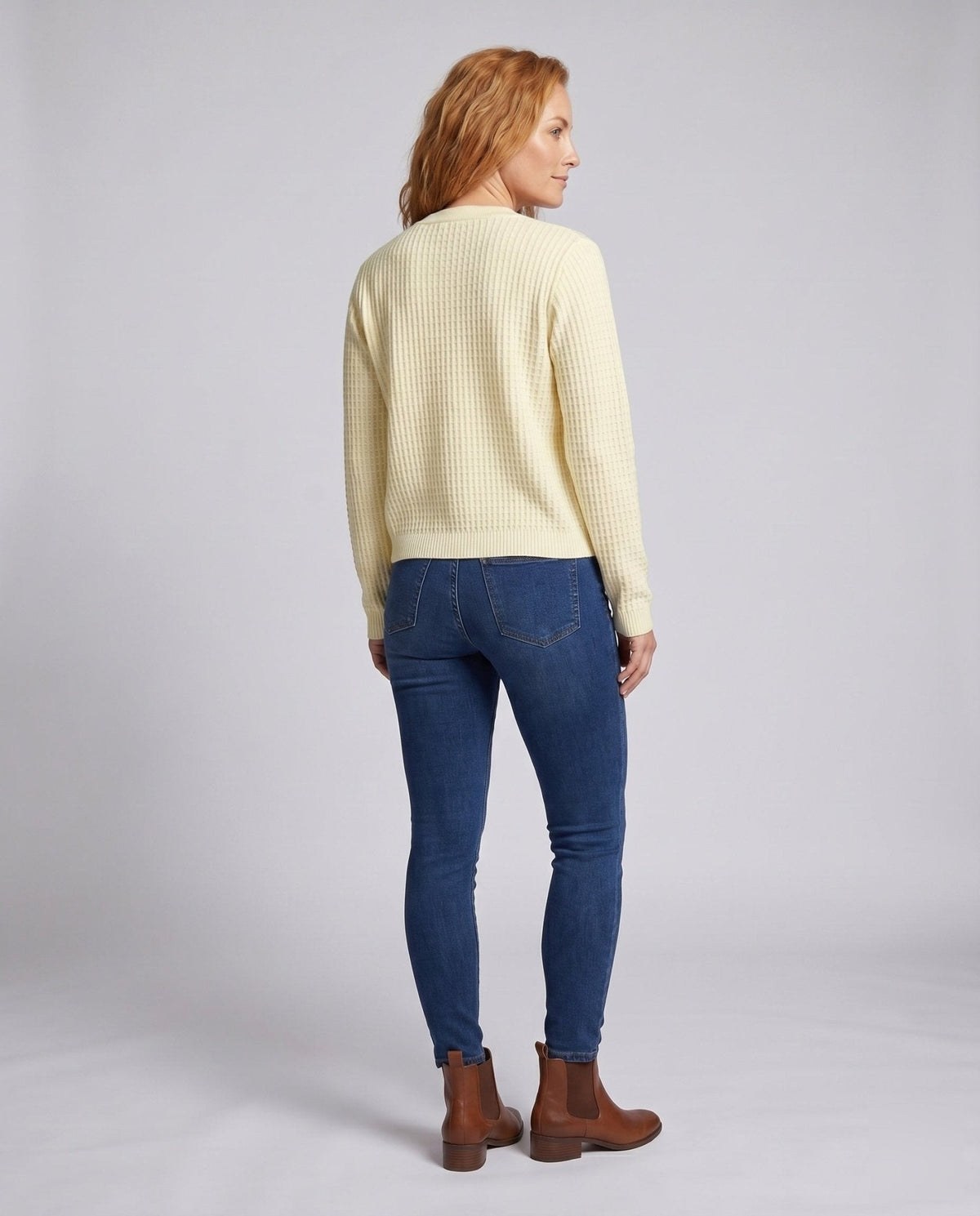 Women's cardigan with textured pattern and decorative buttons - Chichicherry