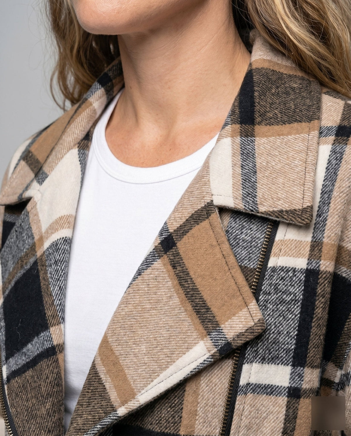 Women's Casual Checkered Pattern Jacket with Padded Lining - Chichicherry