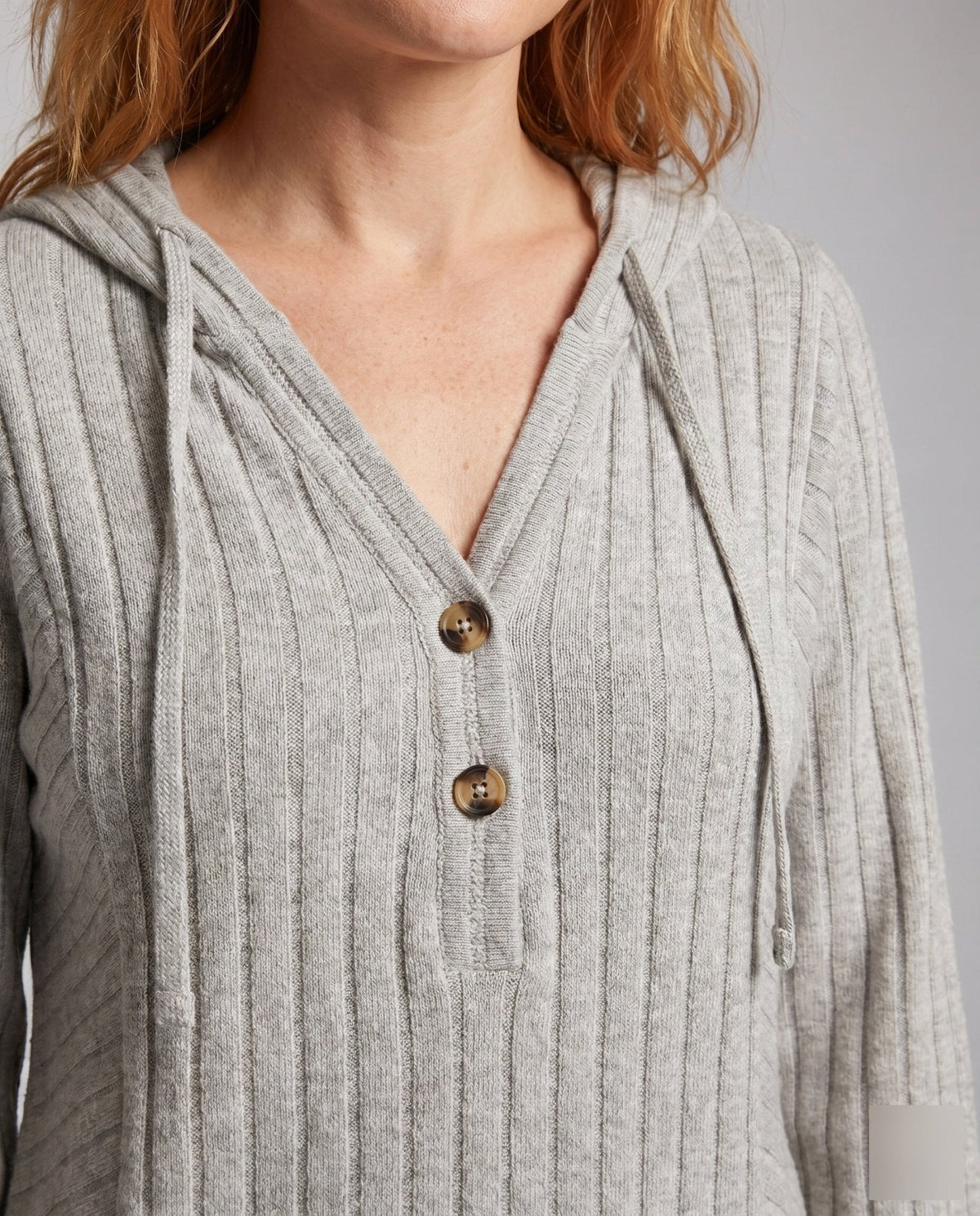 Women's casual hooded top with textured rib details and button placket - Chichicherry