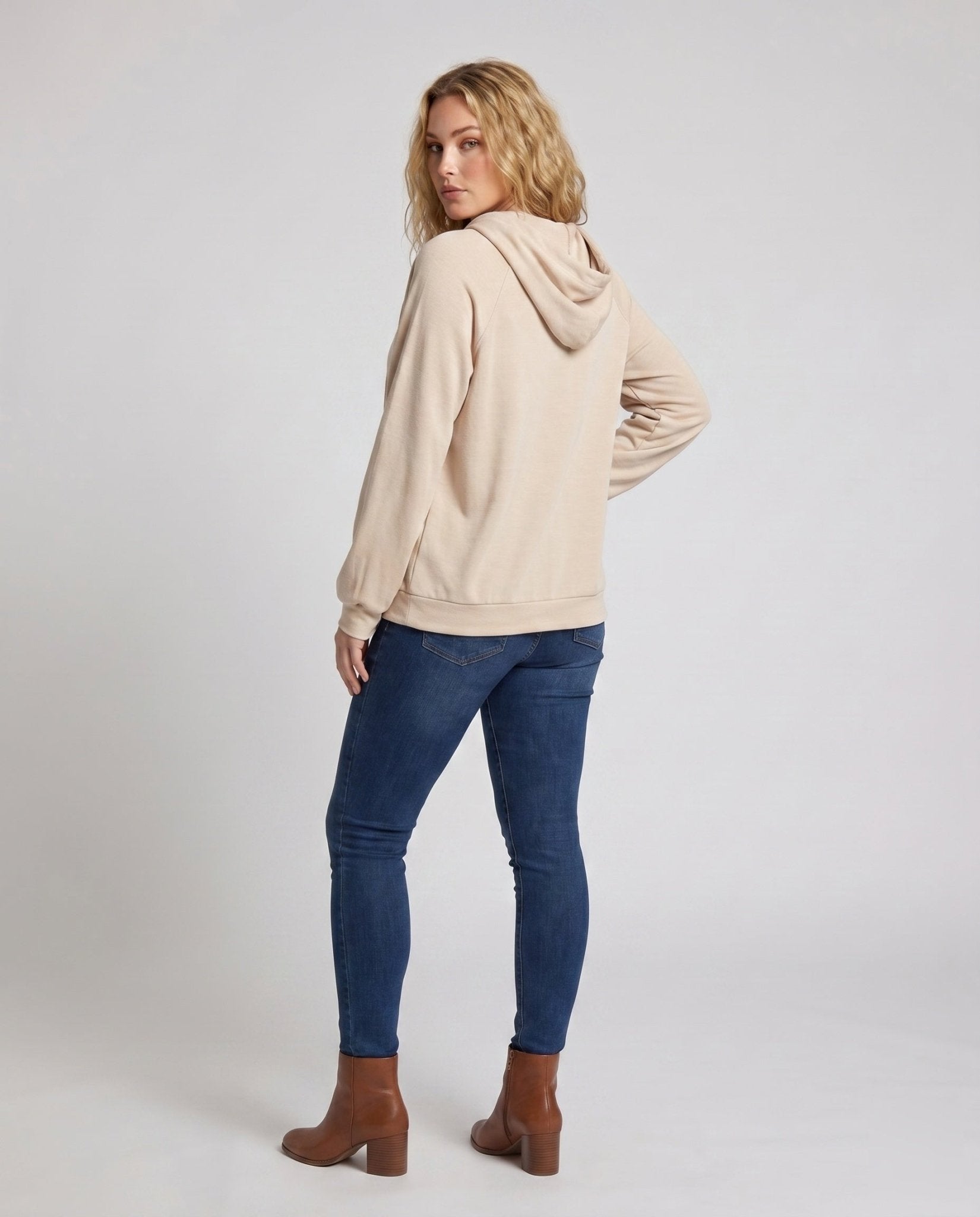 Women's casual hoodie with wide sleeves and drawstring - Chichicherry