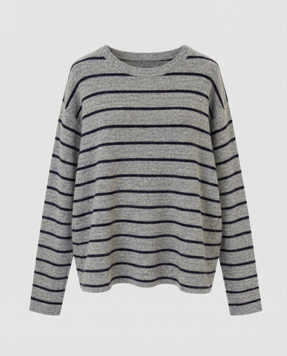 Women's casual knit sweater with fashionable stripe pattern - Chichicherry