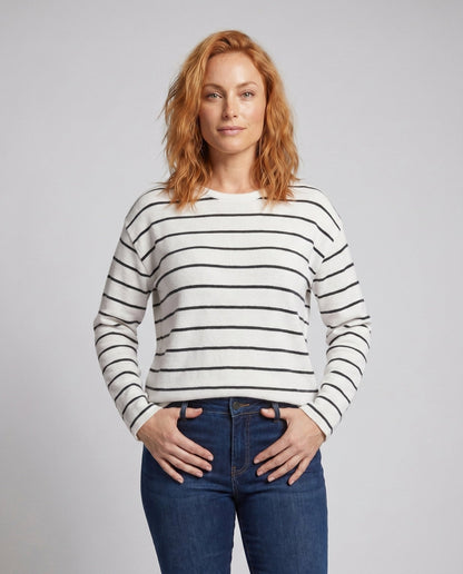 Women's casual knit sweater with fashionable stripe pattern - Chichicherry