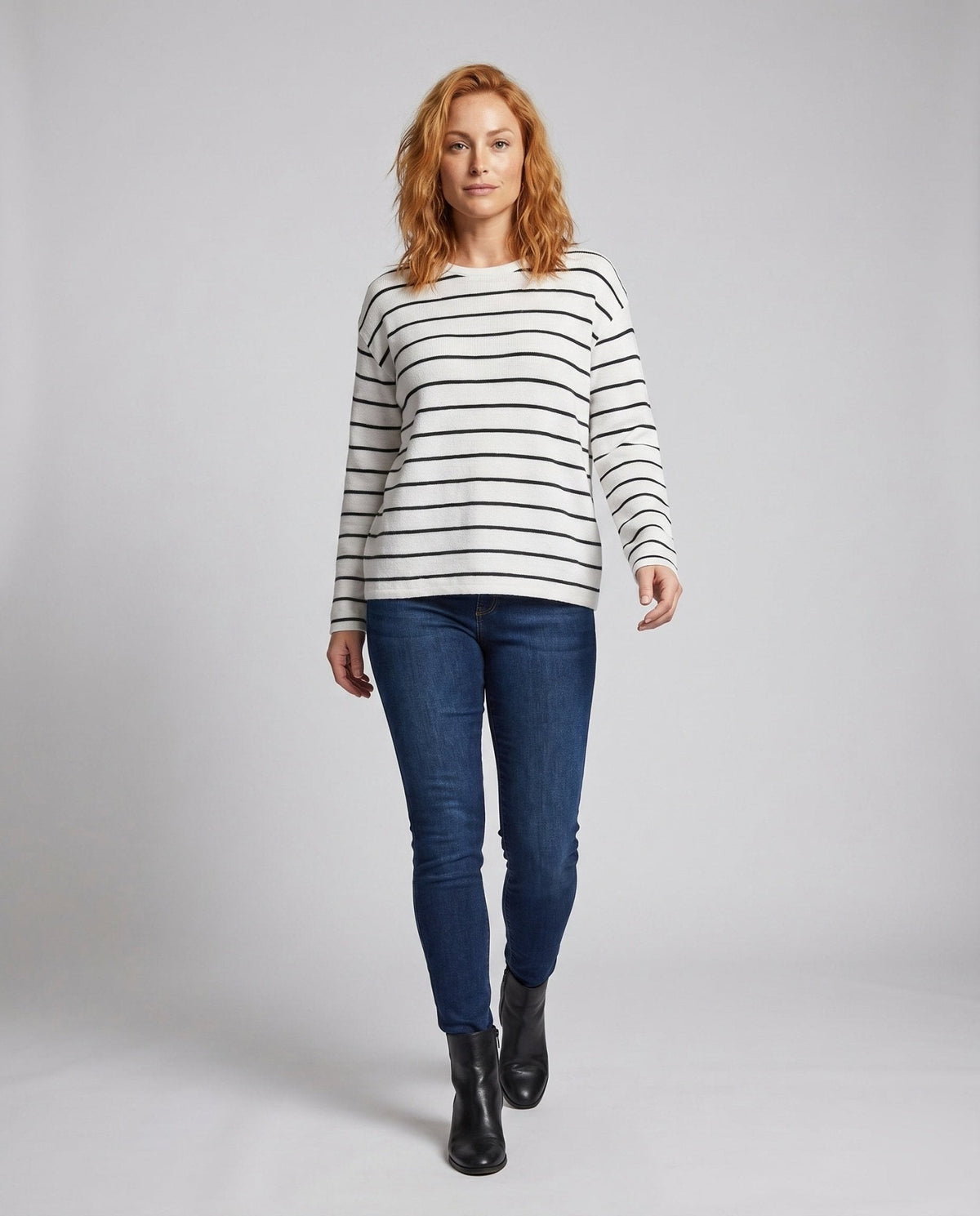 Women's casual knit sweater with fashionable stripe pattern - Chichicherry