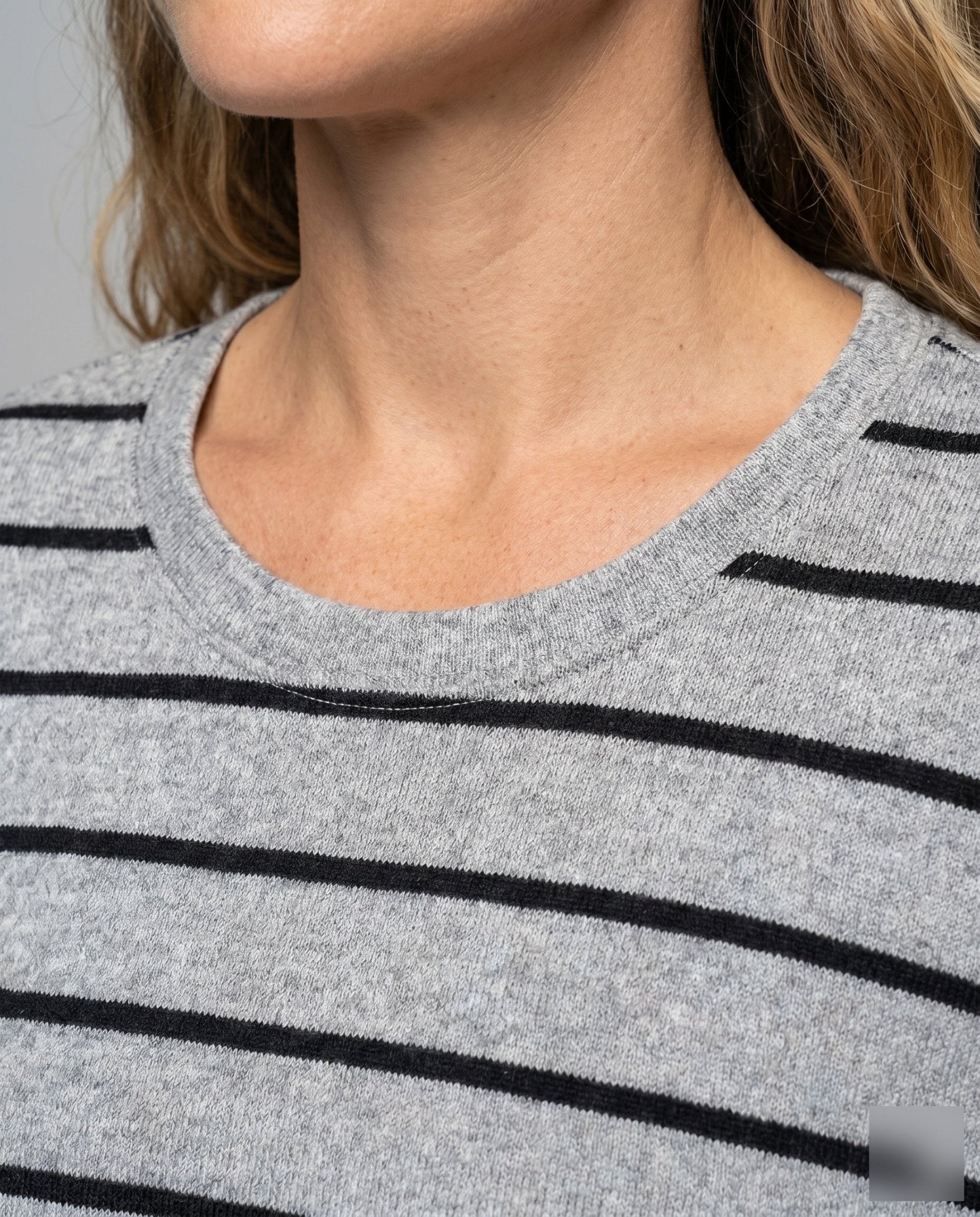 Women's Casual Long Sleeve Shirt with Striped Design - Chichicherry