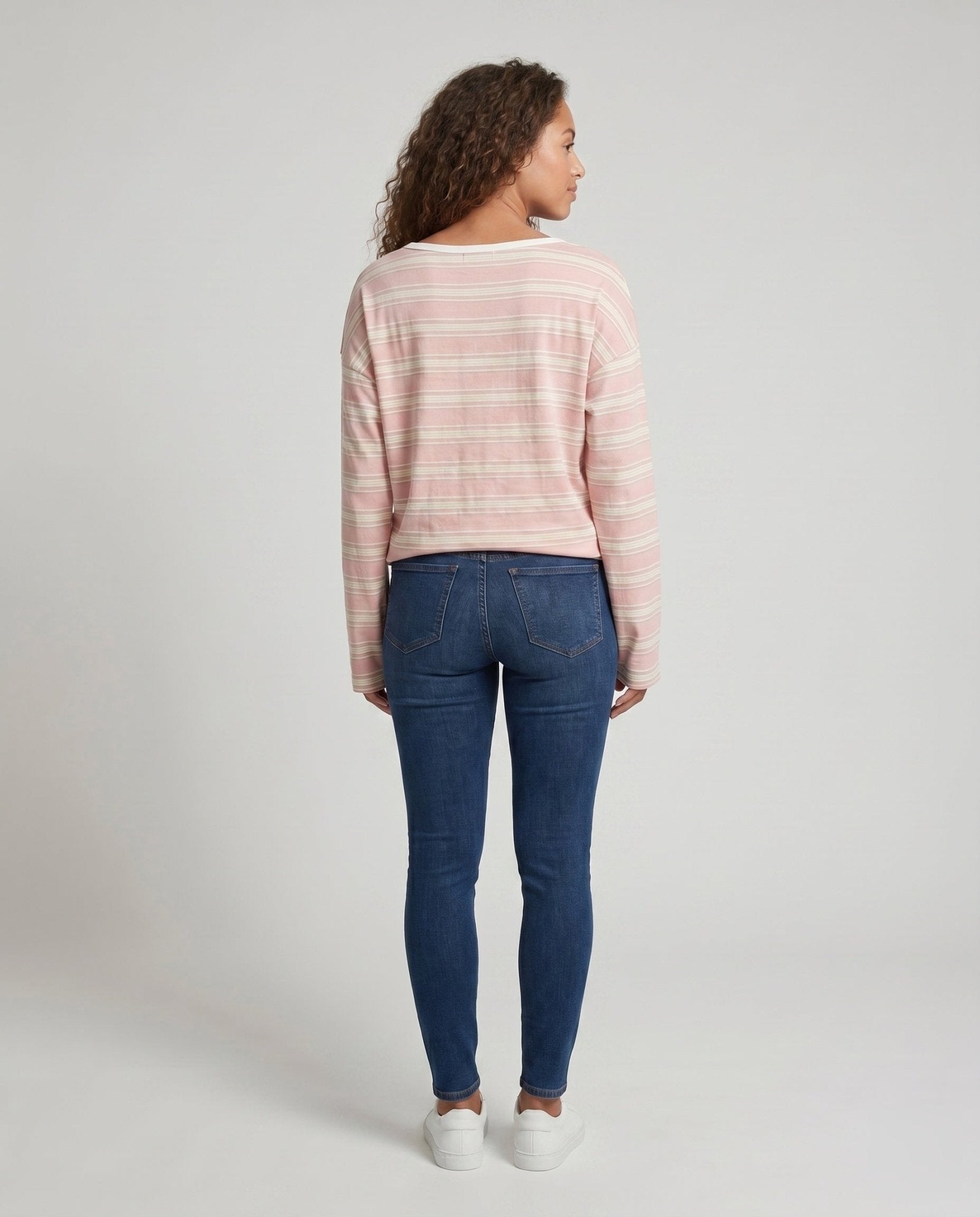 Women's casual long sleeve T-shirt with trendy striped pattern - Chichicherry
