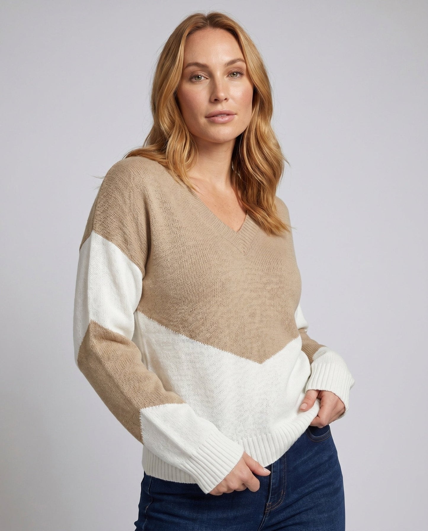 Women’s casual sweater with a loose fit and contrasting stripes - Chichicherry
