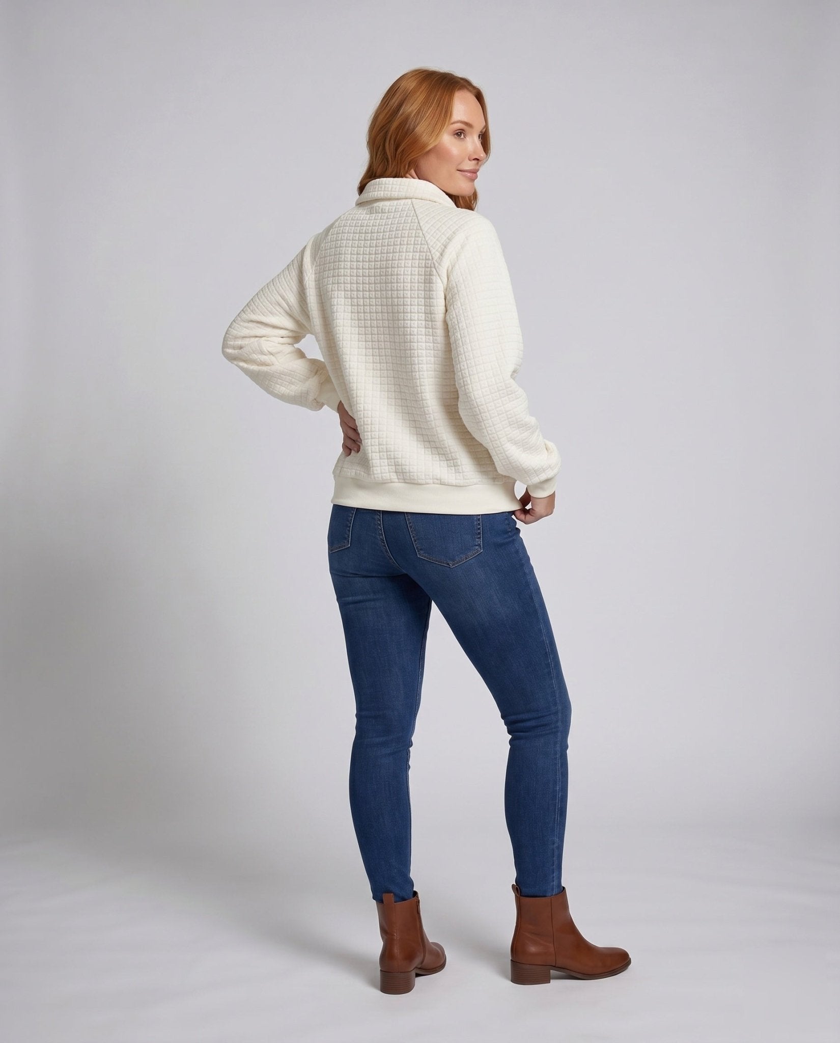 Women's casual sweater with textured fabric and button details - Chichicherry