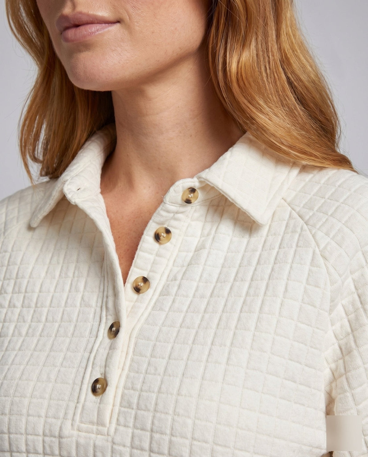 Women's casual sweater with textured fabric and button details - Chichicherry