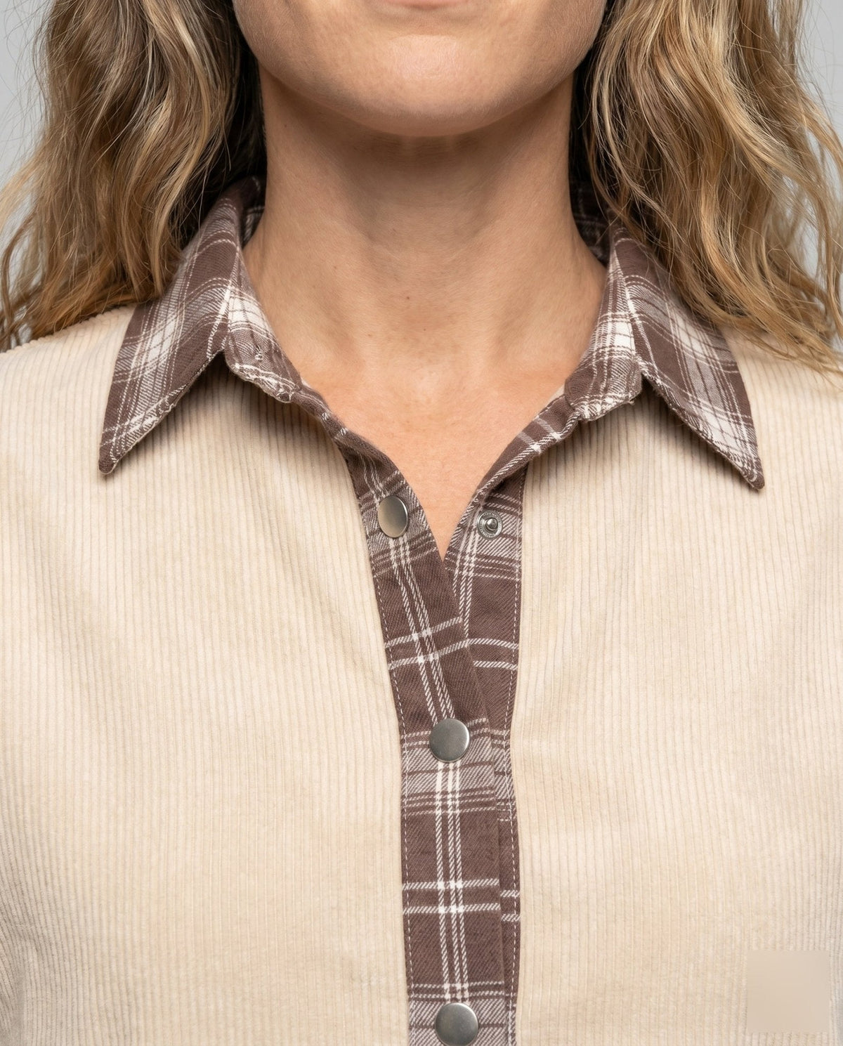 Women's Checkered Shirt Jacket with Removable Sleeves and Contrasting Details - Chichicherry