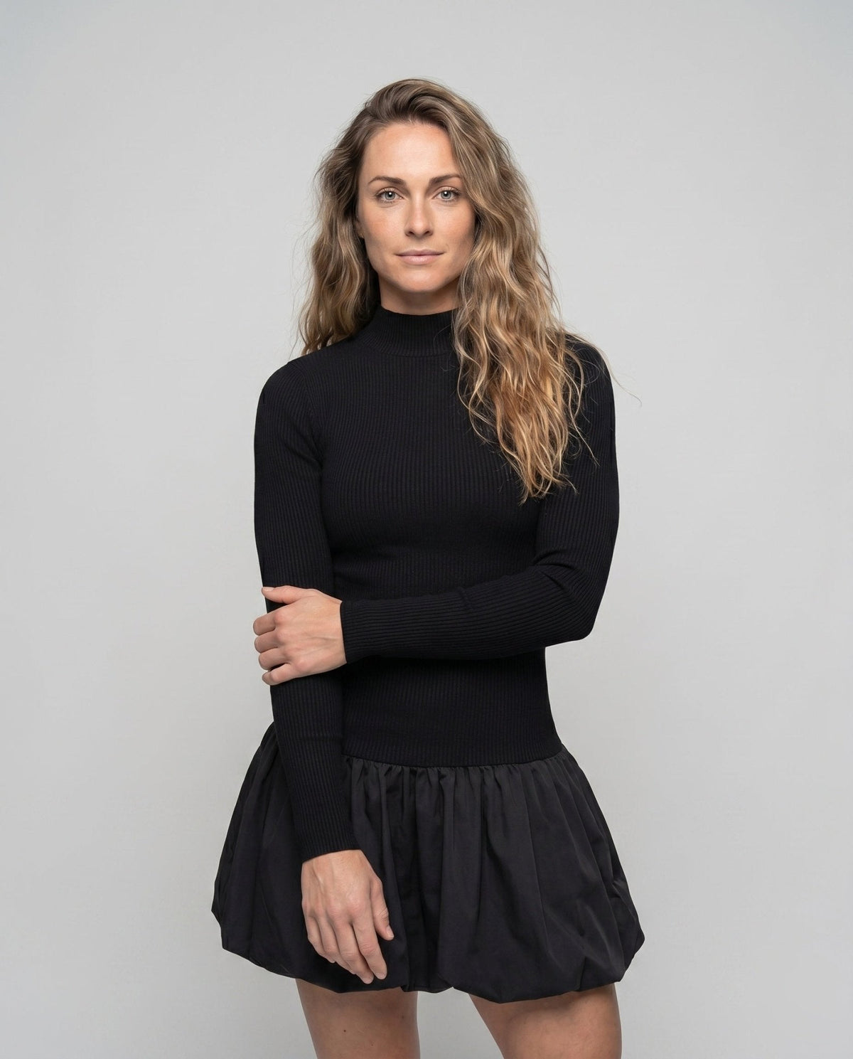 Women's dress with high-neck and voluminous hem - Chichicherry