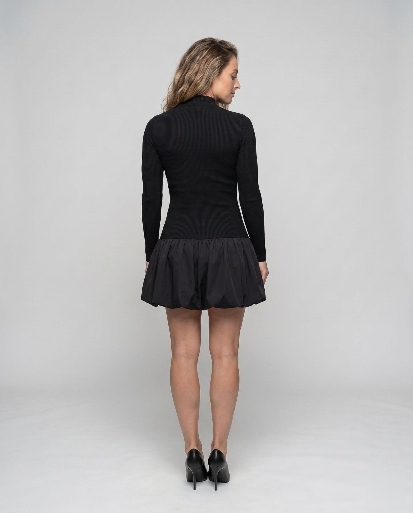 Women's dress with high-neck and voluminous hem - Chichicherry