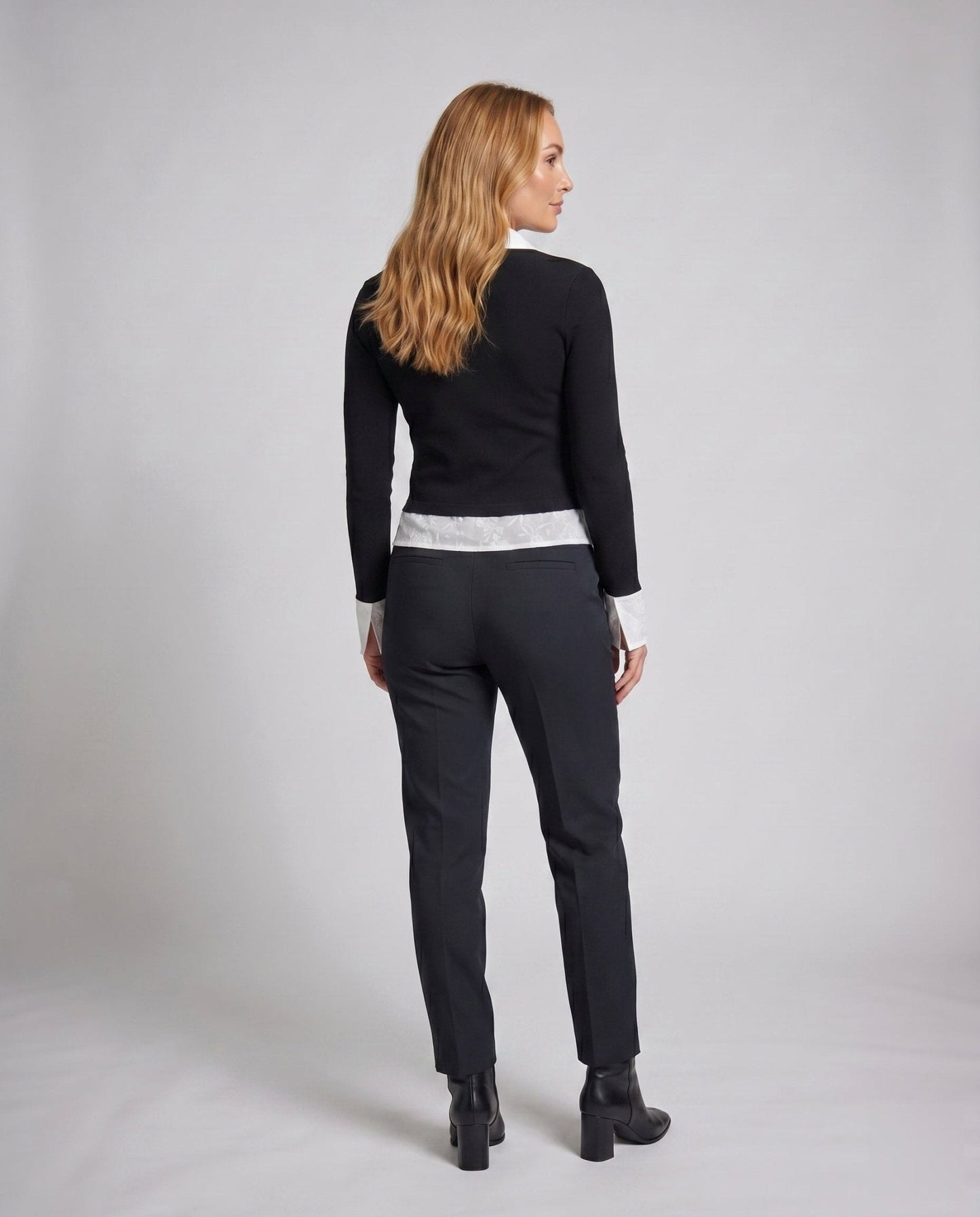 Women's elegant blazer jacket with contrasting sleeve cuffs and high collar - Chichicherry