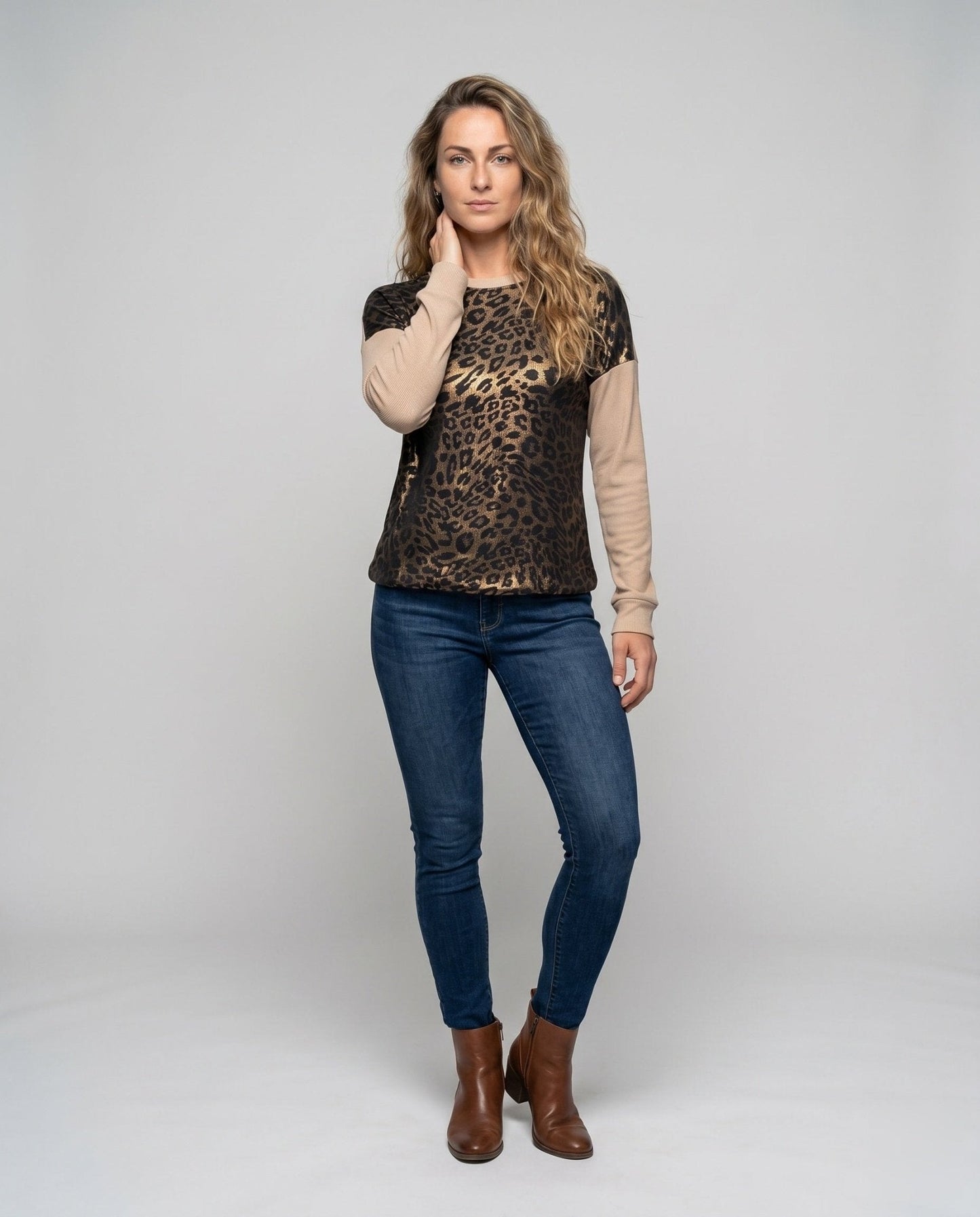 Women's Fashion Oversized T-Shirt with Animal Prints and Long Sleeves - Chichicherry