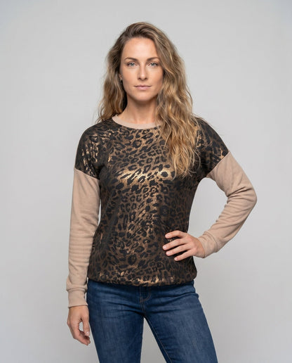 Women's Fashion Oversized T-Shirt with Animal Prints and Long Sleeves - Chichicherry