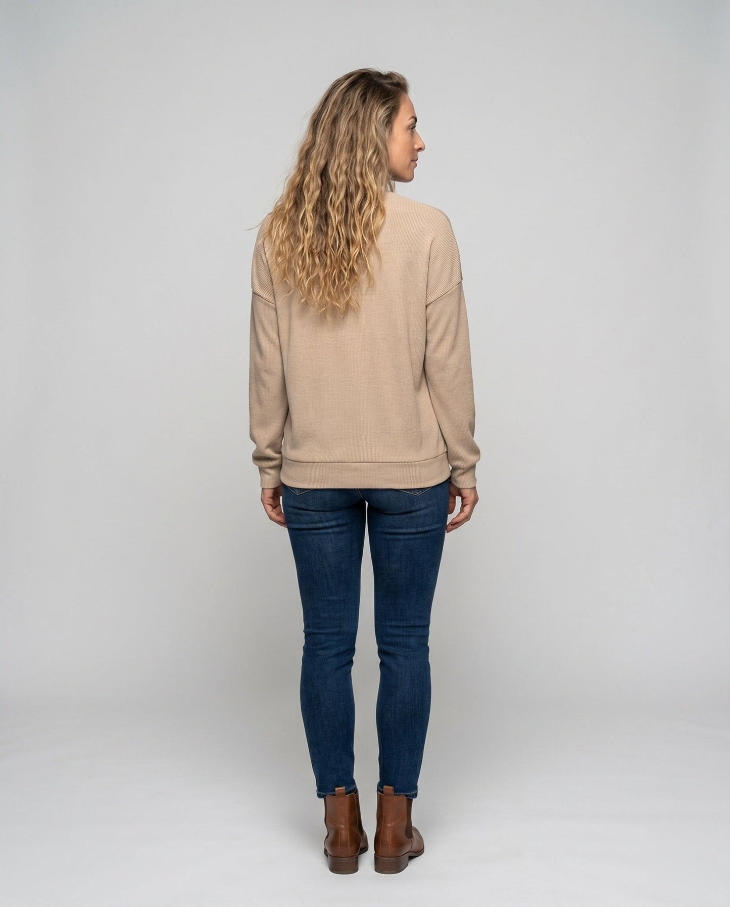 Women's Fashion Oversized T-Shirt with Animal Prints and Long Sleeves - Chichicherry