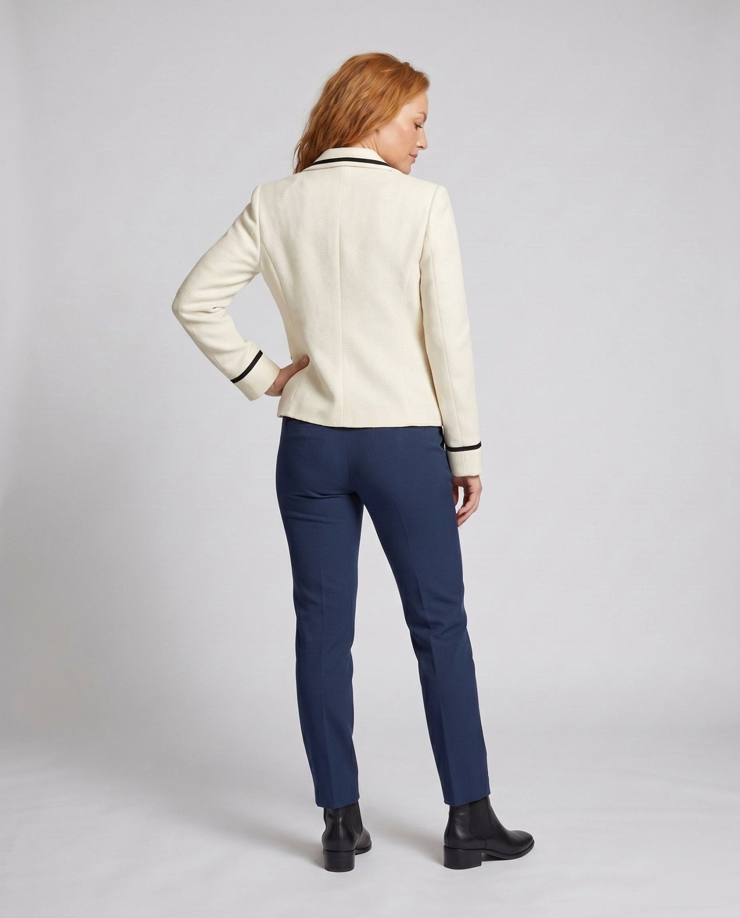 Women's fashionable blazer jacket with elegant piping and practical pockets - Chichicherry