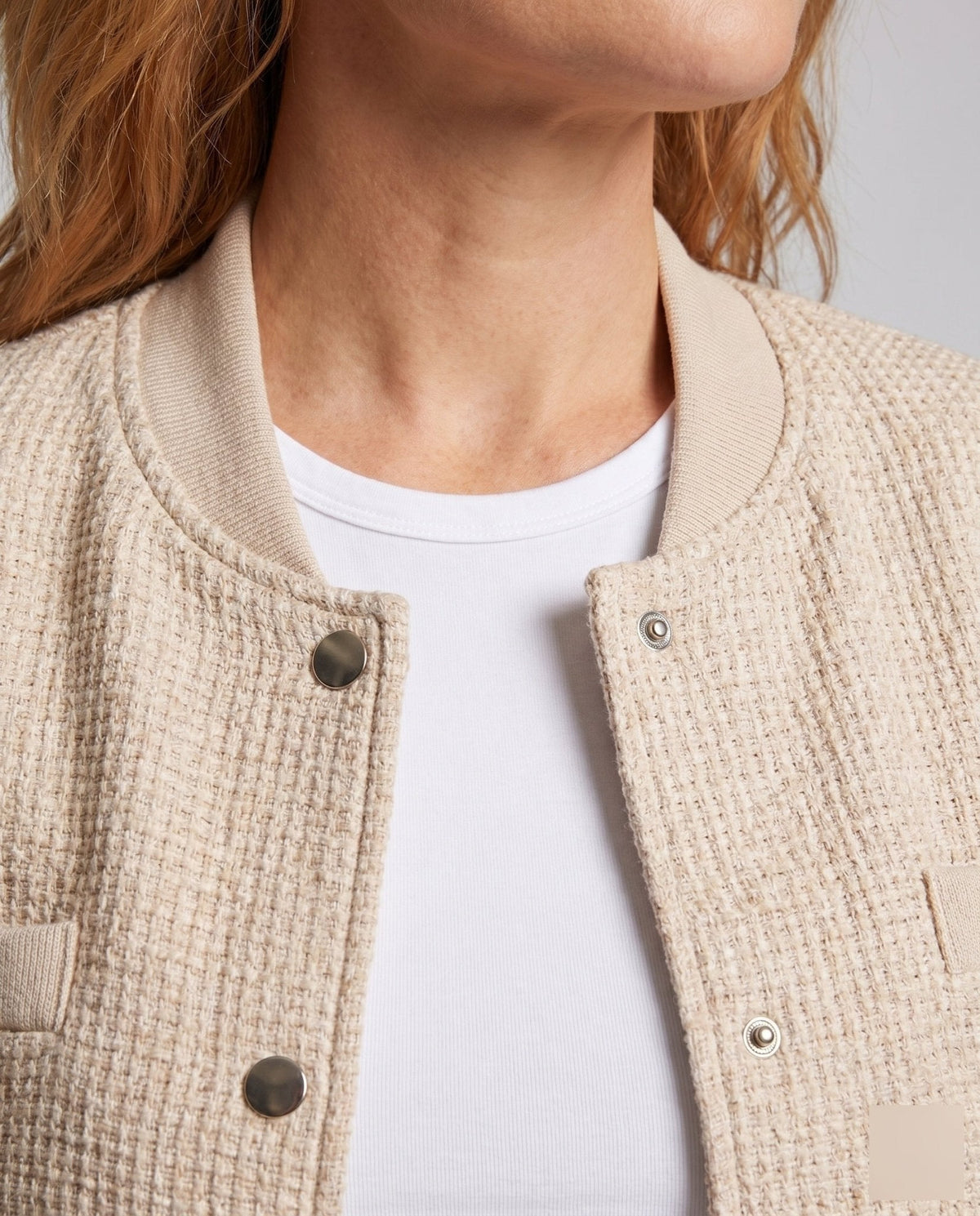 Women's fashionable bomber jacket with textured fabric and practical pockets - Chichicherry