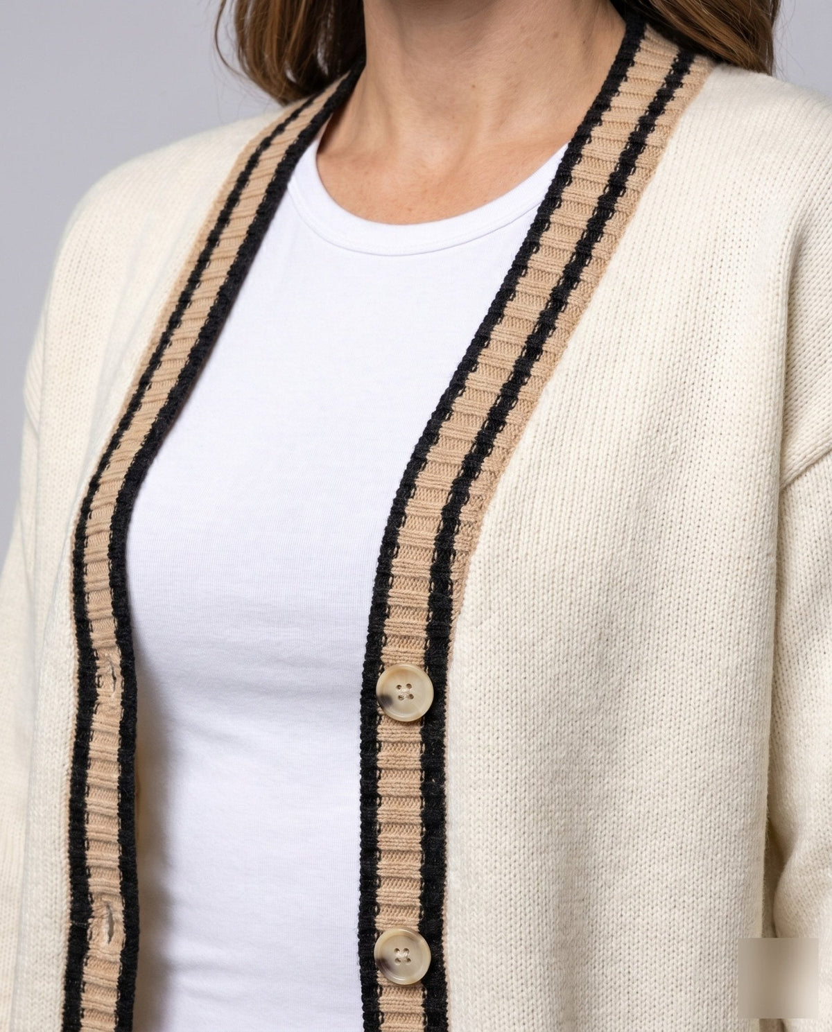Women's fashionable cardigan with contrast details - Chichicherry