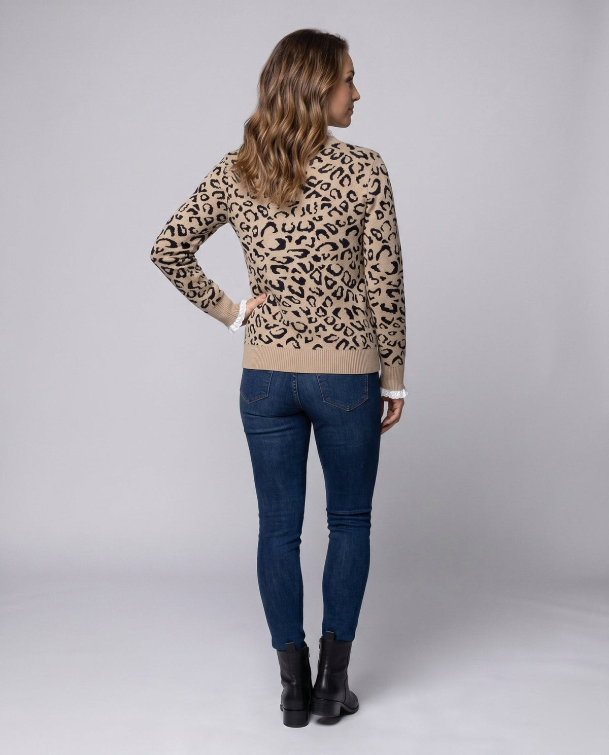 Women's fashionable knitted sweater with leopard pattern and ruffle accents - Chichicherry