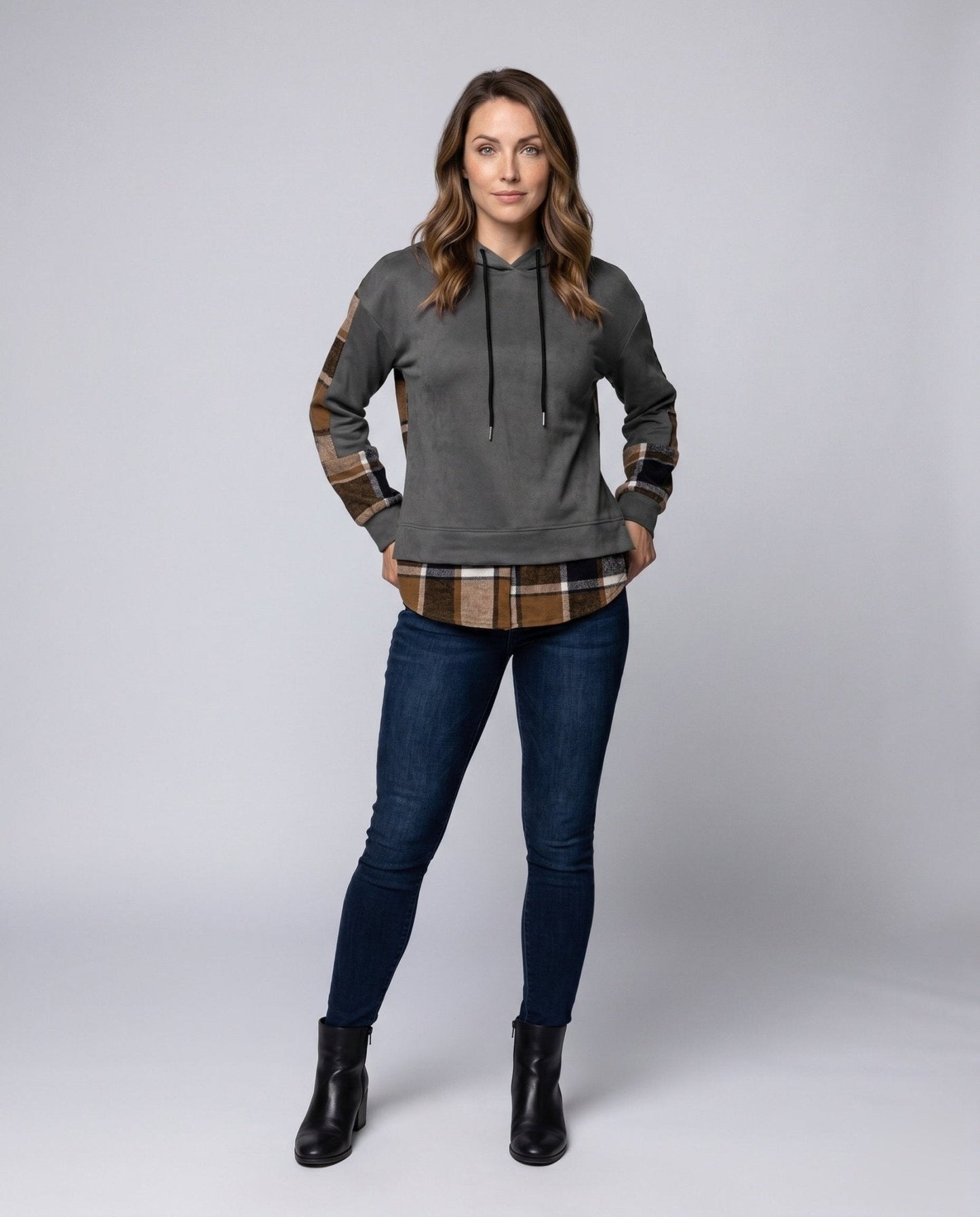 Women's hooded sweatshirt with stylish check design and modern cut - Chichicherry