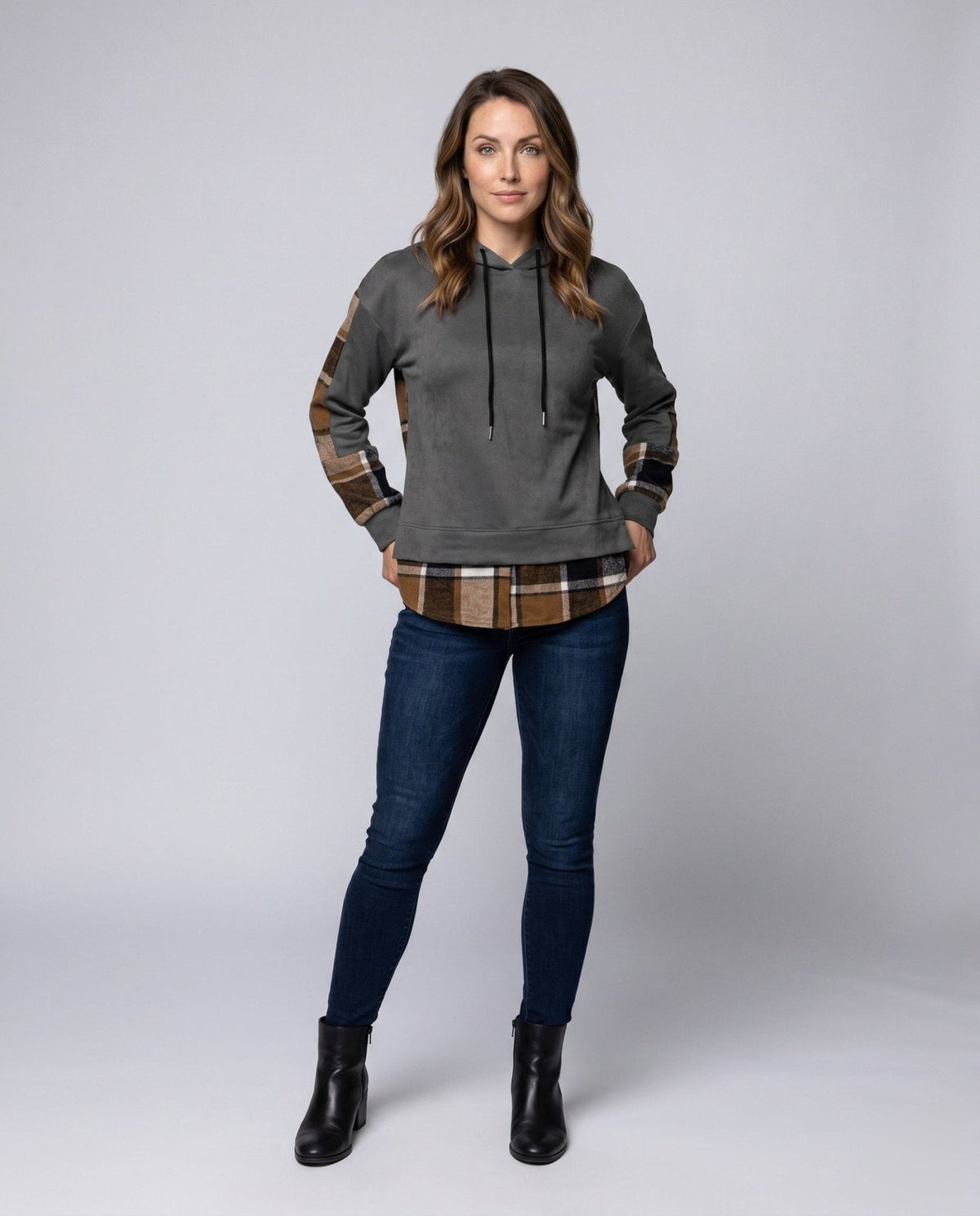 Women's hooded sweatshirt with stylish check design and modern cut - Chichicherry