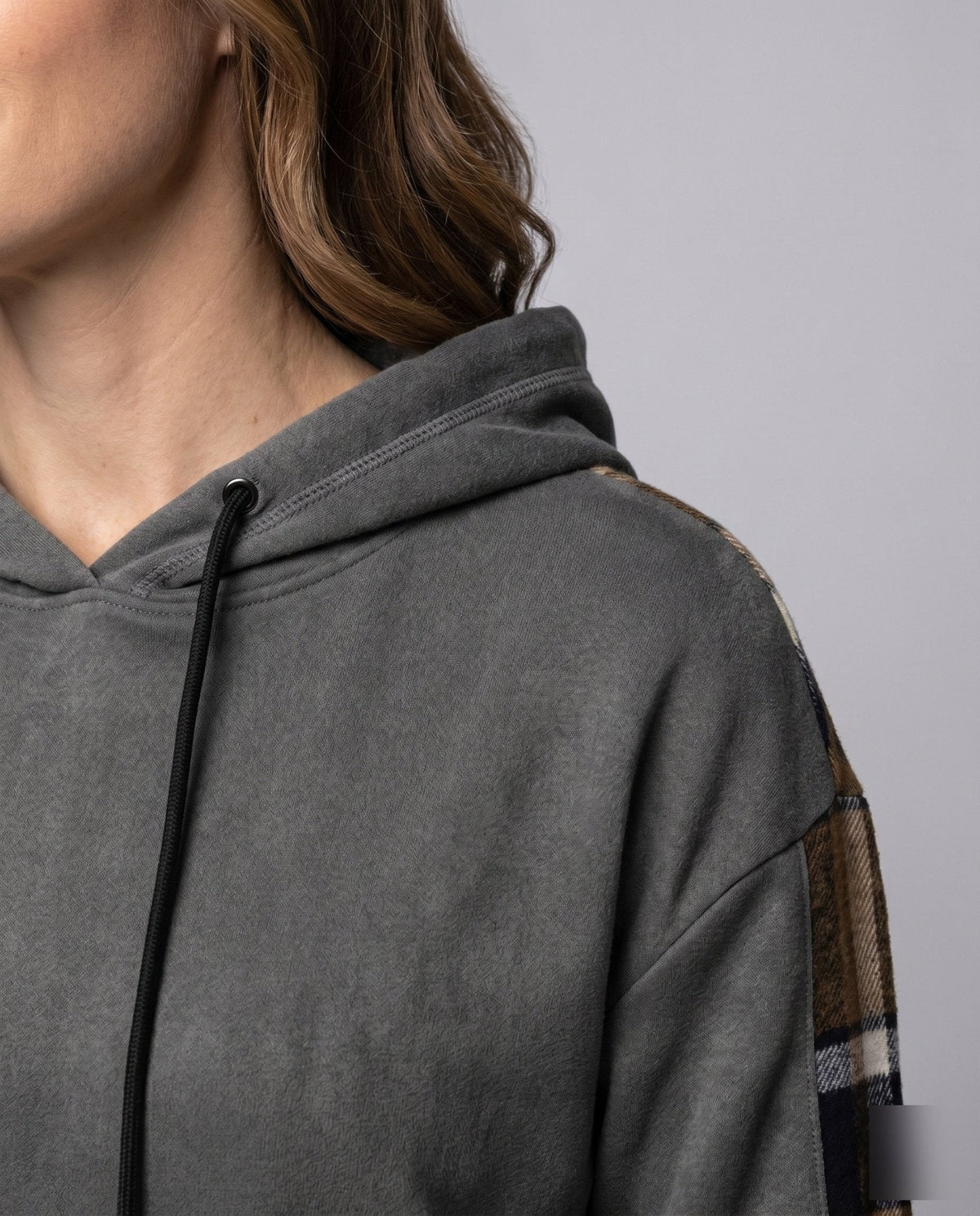 Women's hooded sweatshirt with stylish check design and modern cut - Chichicherry