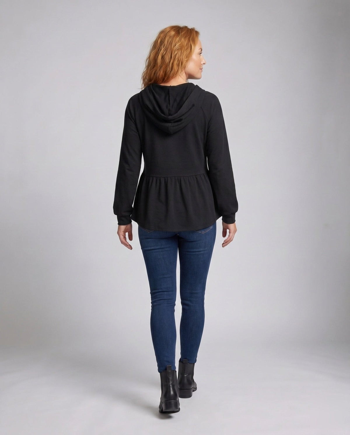 Women's hooded top with swinging hem and ruching - Chichicherry