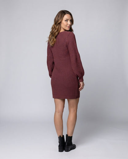 Women’s knit dress with V-neckline and airy sleeves - Chichicherry