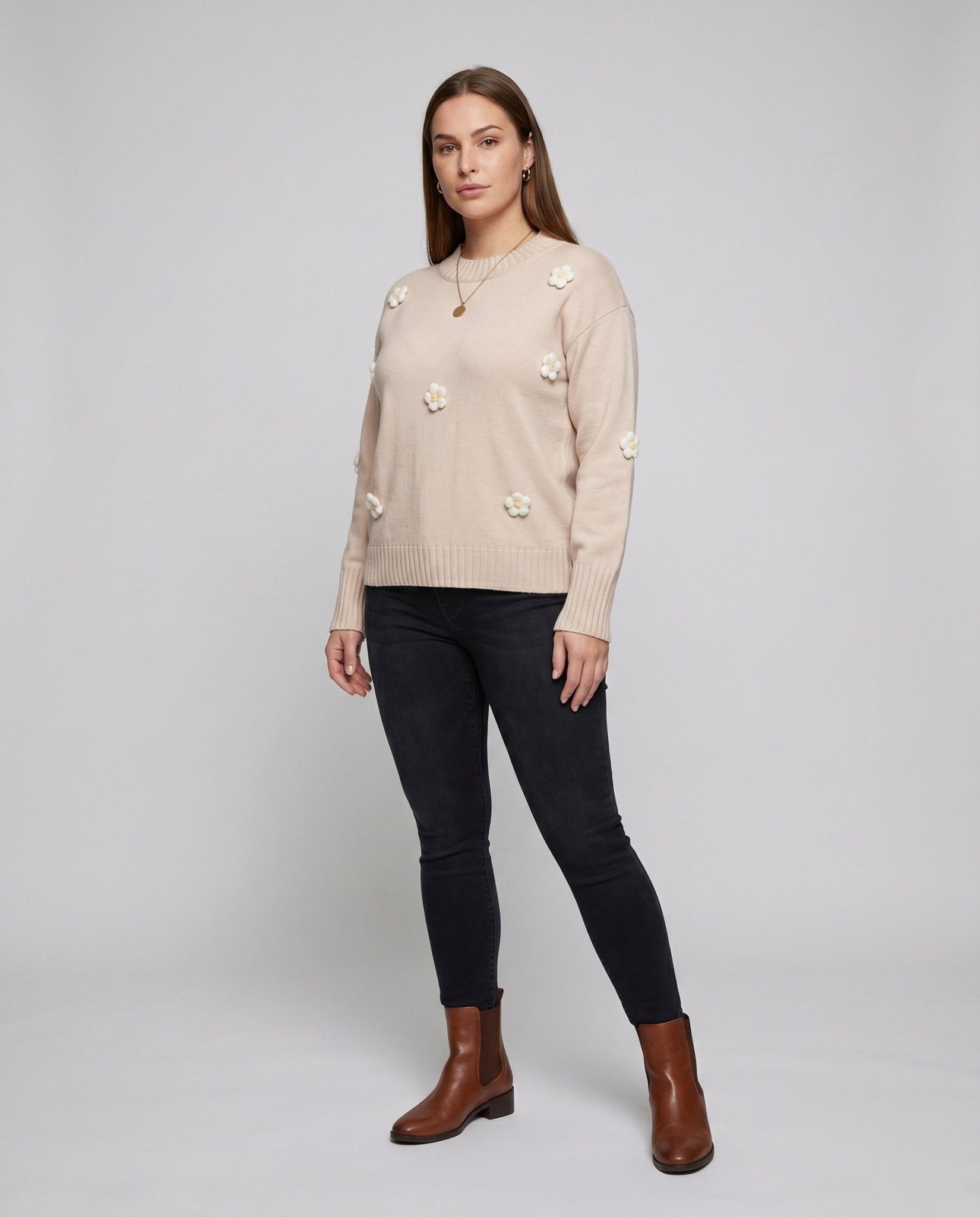 Women's knit sweater with floral appliqués and casual cut - Chichicherry