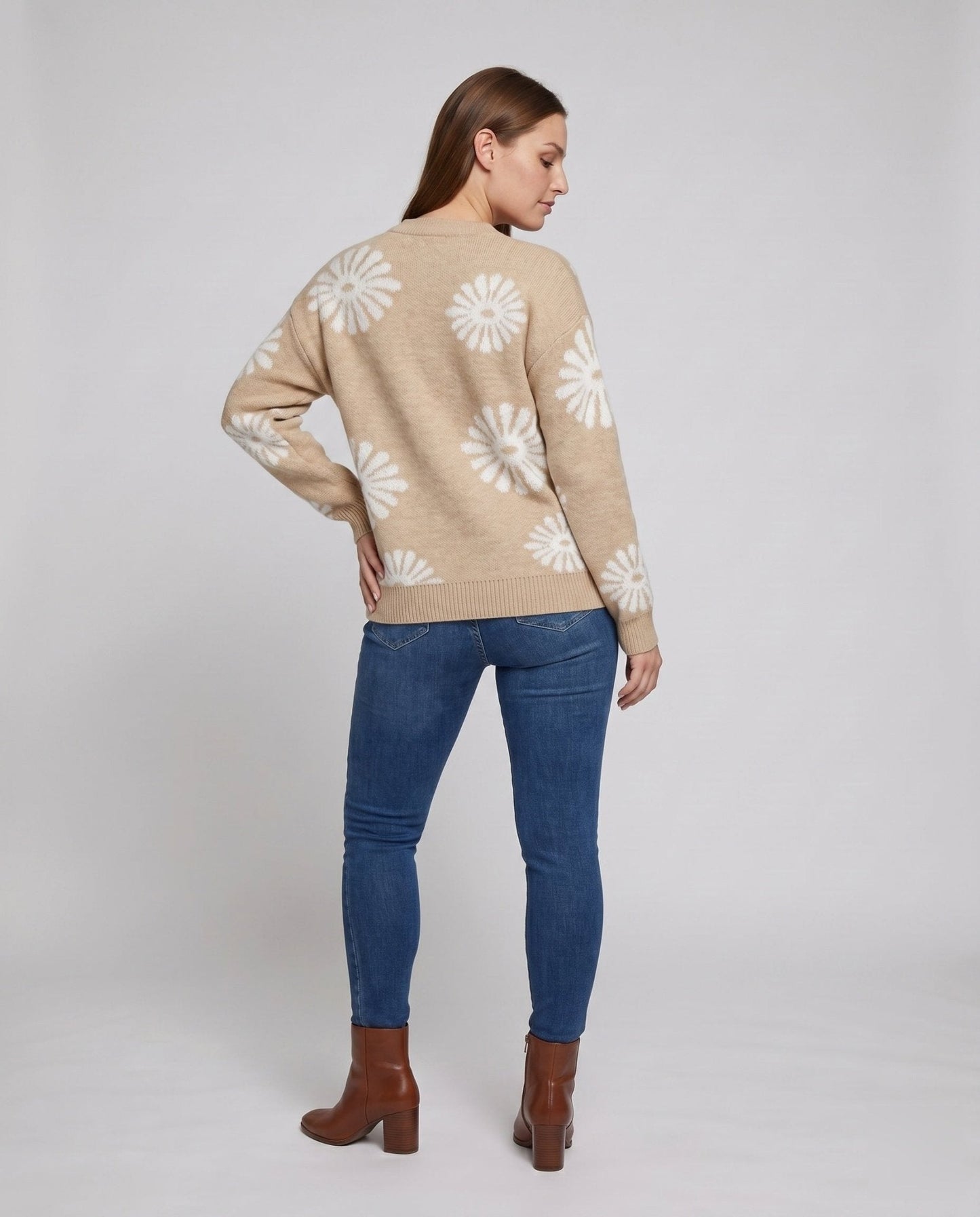 Women's knit sweater with floral patterns and fashionable cut - Chichicherry