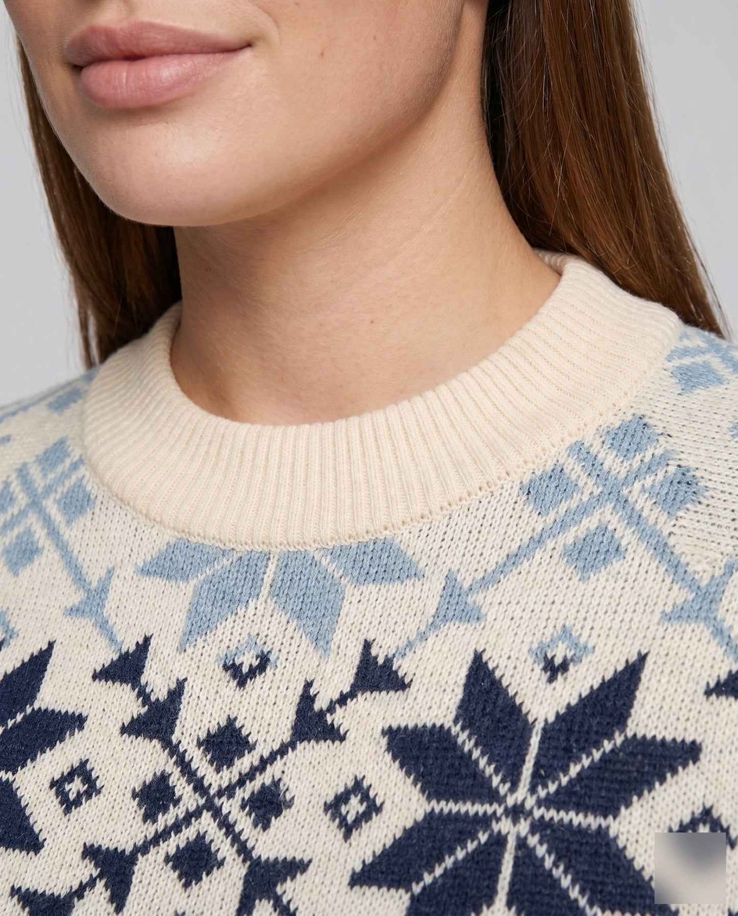 Women's knit sweater with geometric pattern and high collar - Chichicherry
