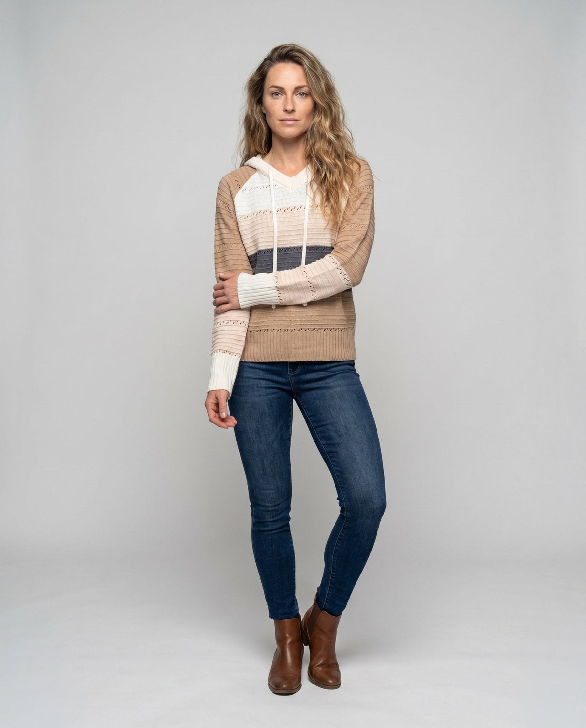 Women's knit sweater with modern V-neck and casual cut - Chichicherry