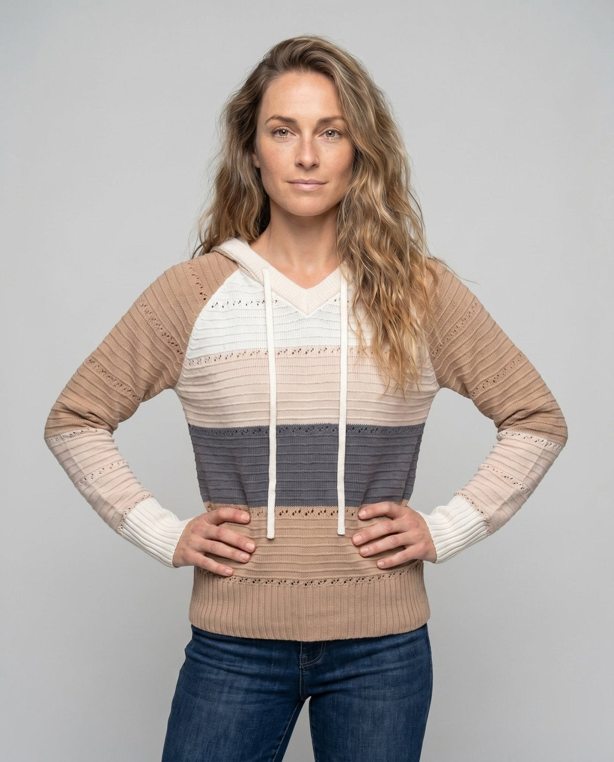 Women's knit sweater with modern V-neck and casual cut - Chichicherry