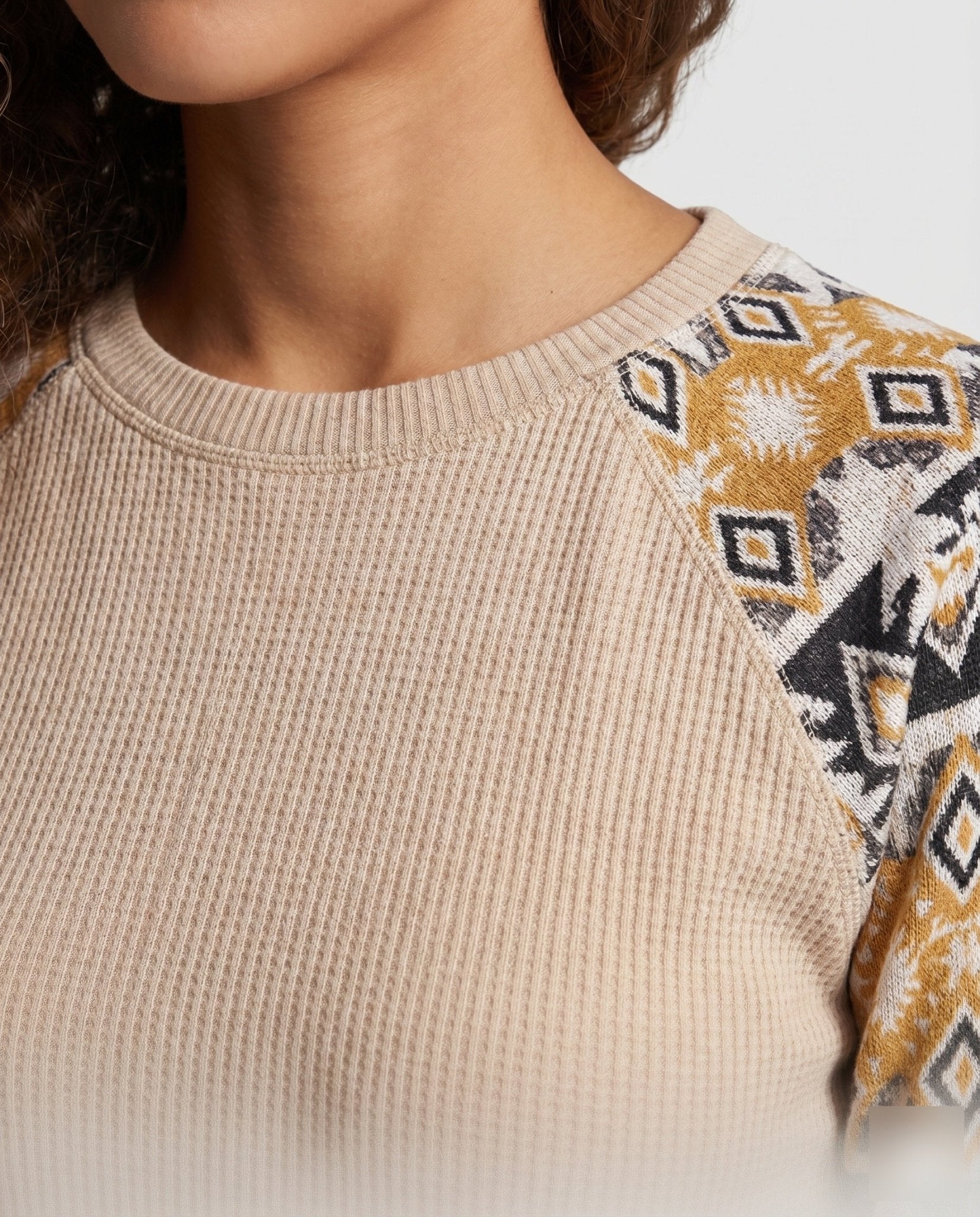 Women's knit top with colorful sleeve details - Chichicherry