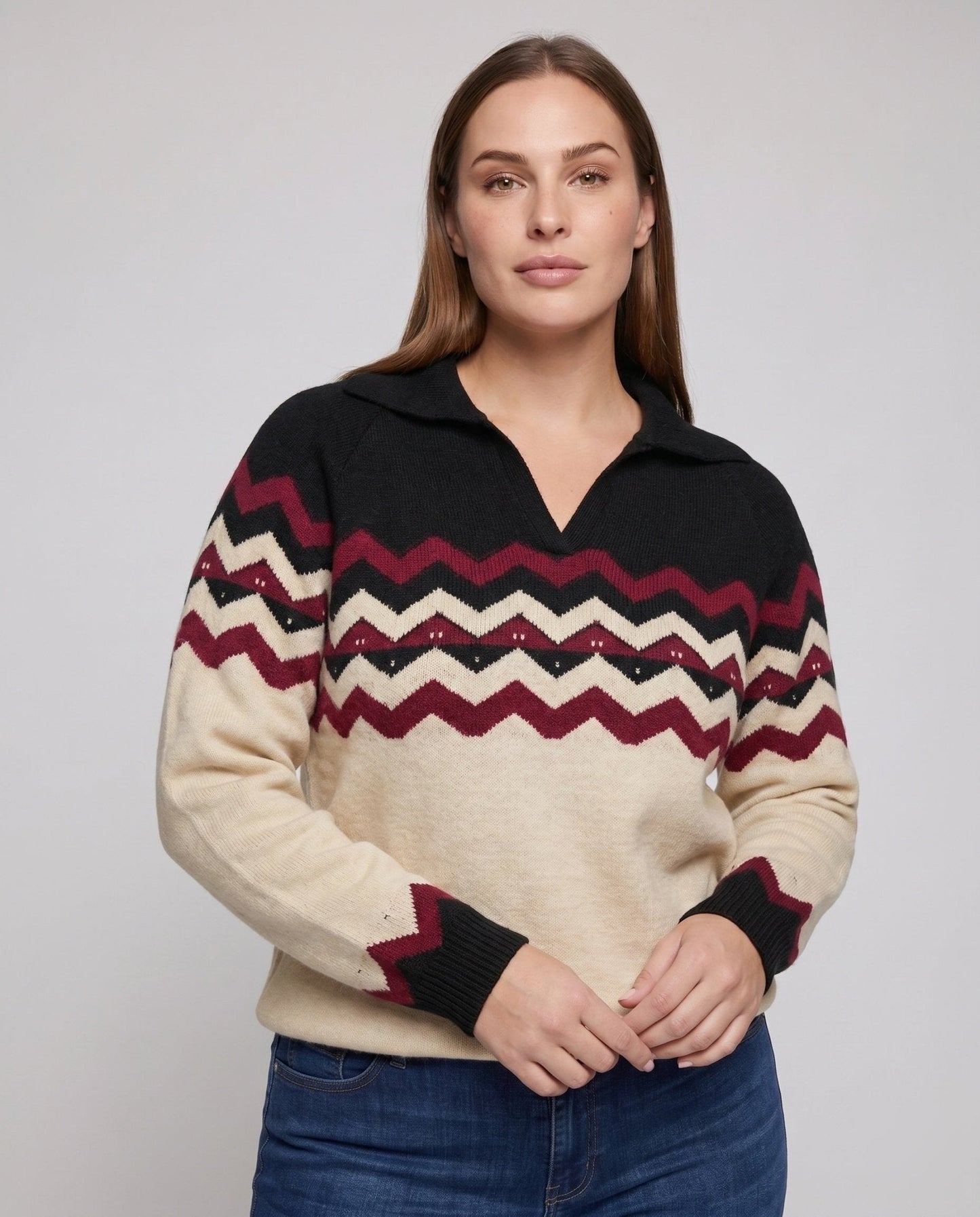Women's knitted pullover with geometric pattern and modern collar - Chichicherry