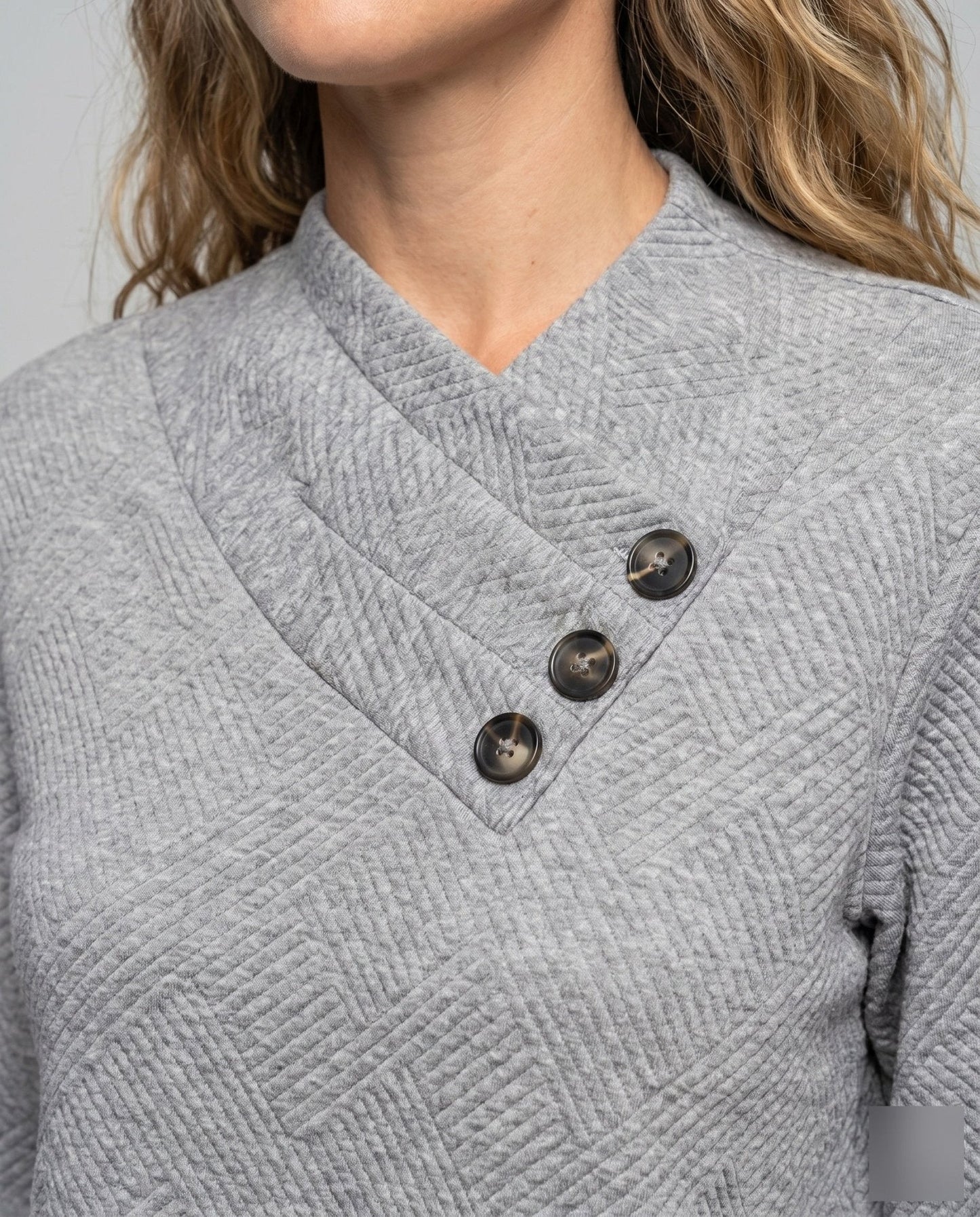 Women's knitted sweater with trendy overcut and decorative buttons - Chichicherry
