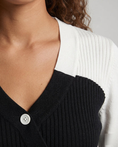 Women's knitted top with elegant tie and modern button details - Chichicherry