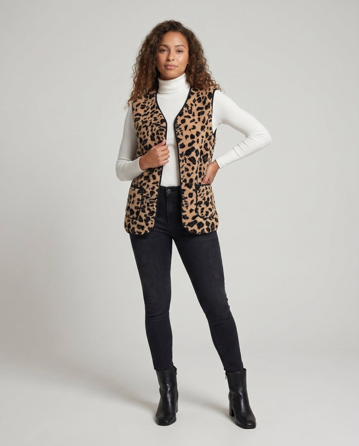 Women's knitted vest with animal pattern - Chichicherry