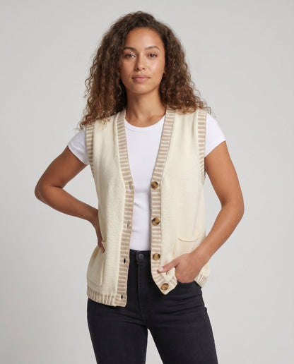 Women's knitted vest with button details and pockets - Chichicherry