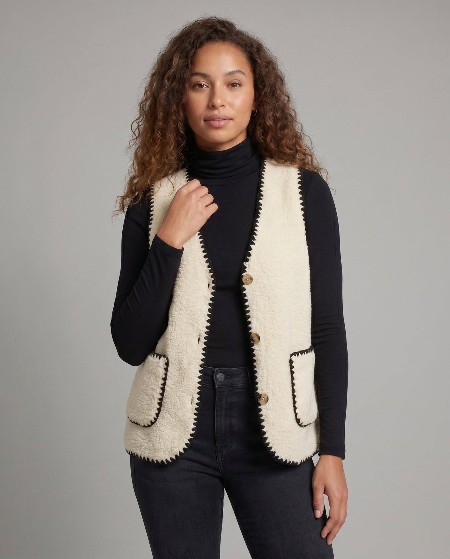Women's knitted vest with contrasting seams and practical pockets - Chichicherry