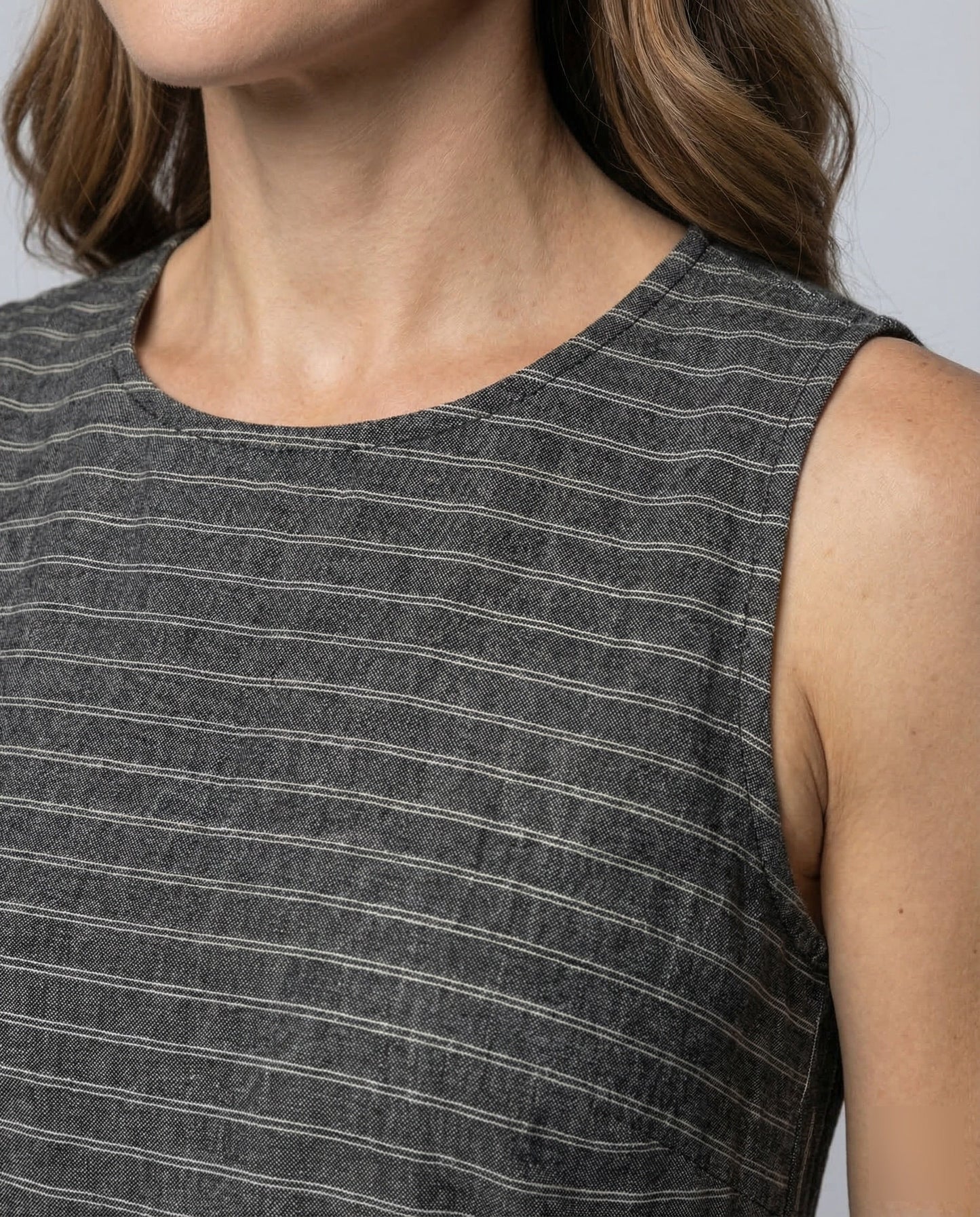 Women's Linen Blend Midi Dress Fine Stripe Structure - close-up detail