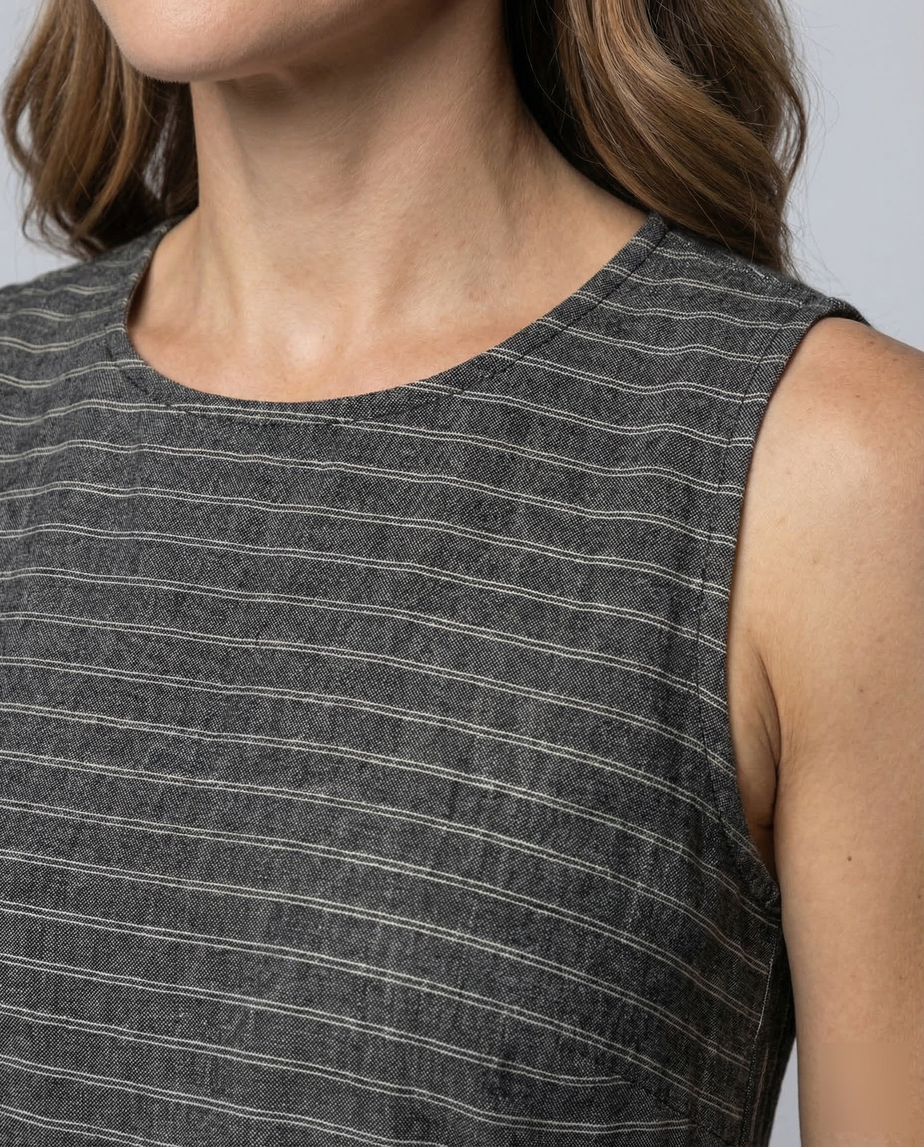 Women's Linen Blend Midi Dress Fine Stripe Structure - close-up detail